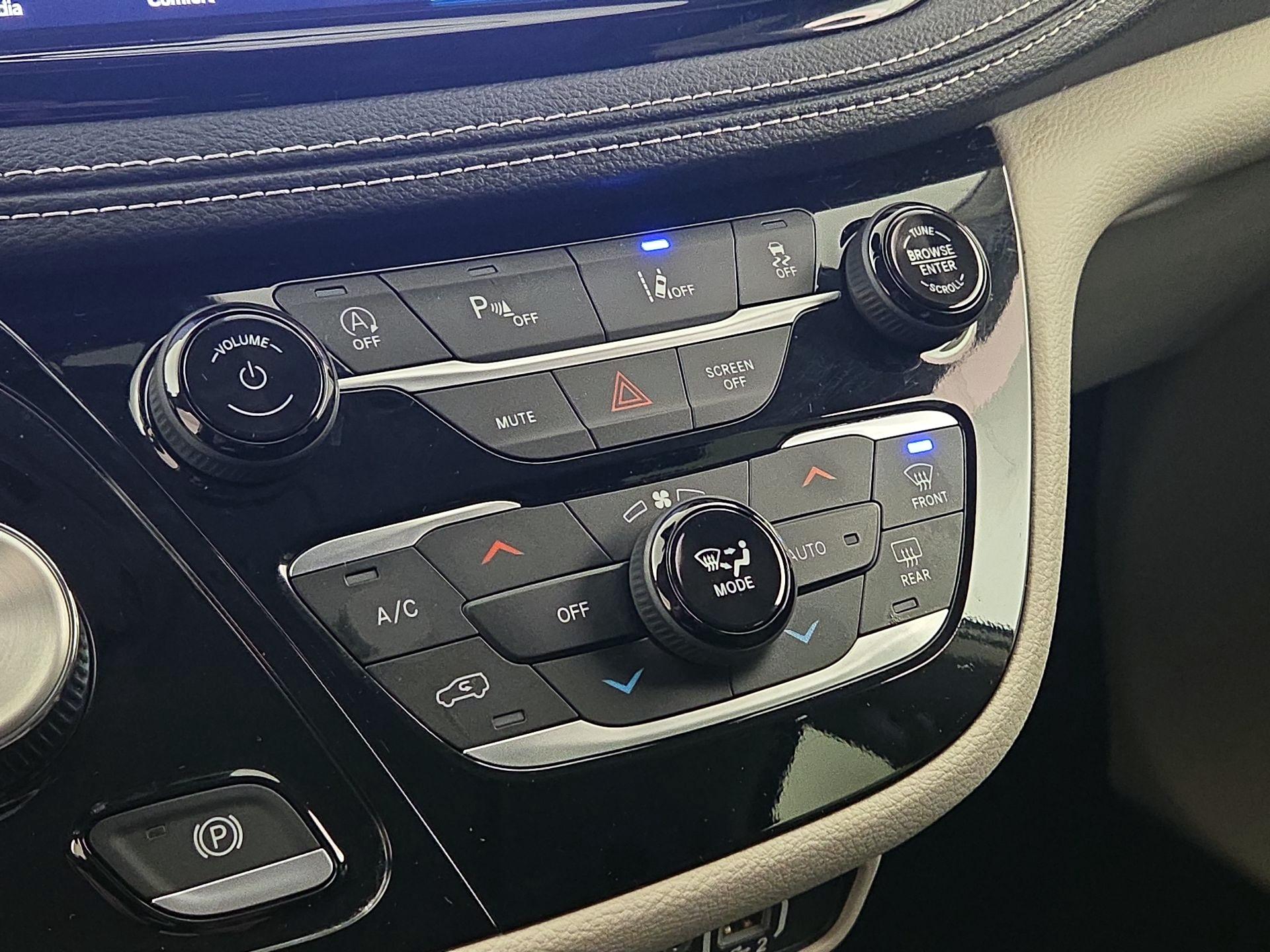 Thumbnail: 2023 Chrysler Pacifica - 16