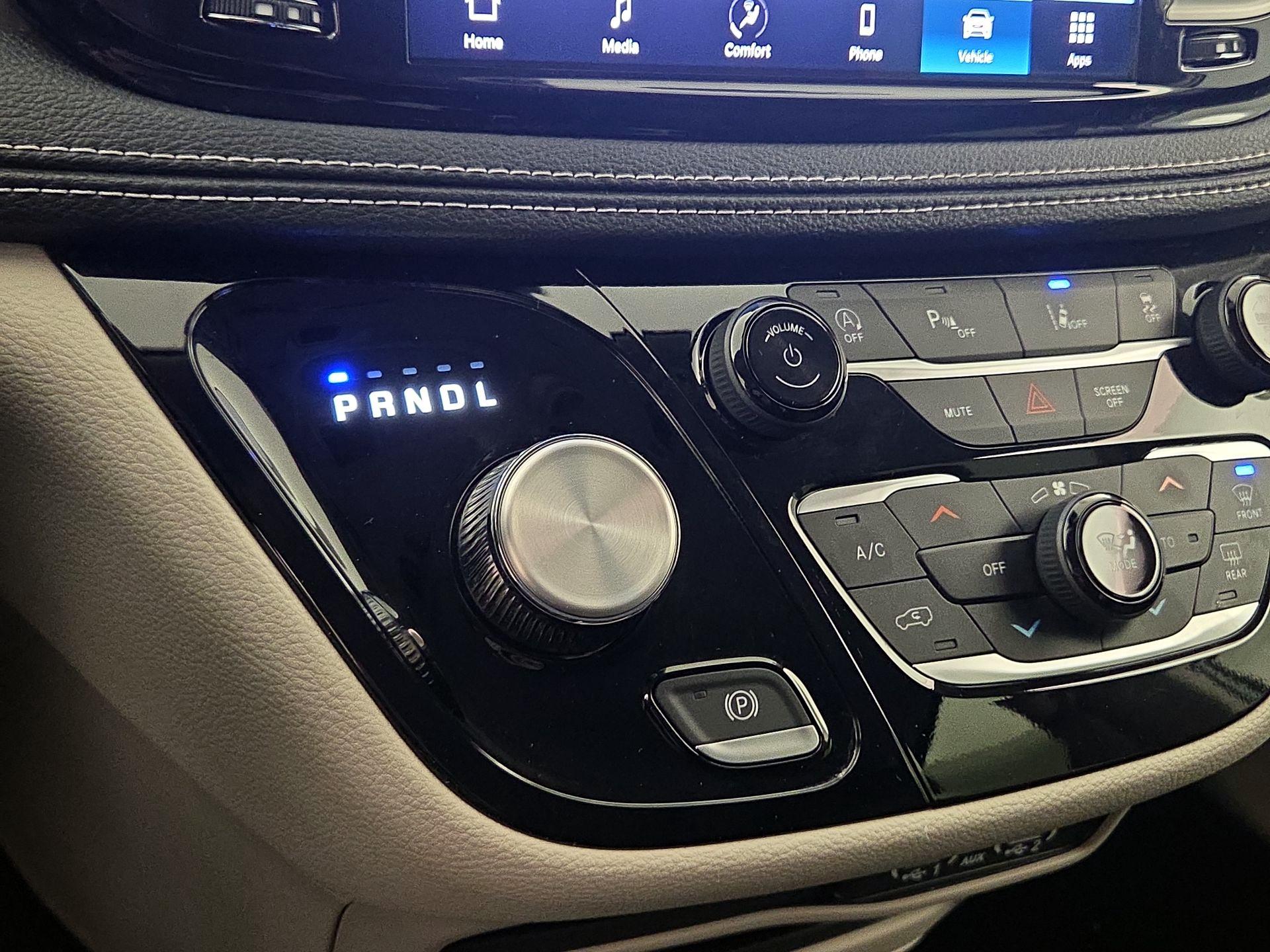 Thumbnail: 2023 Chrysler Pacifica - 17