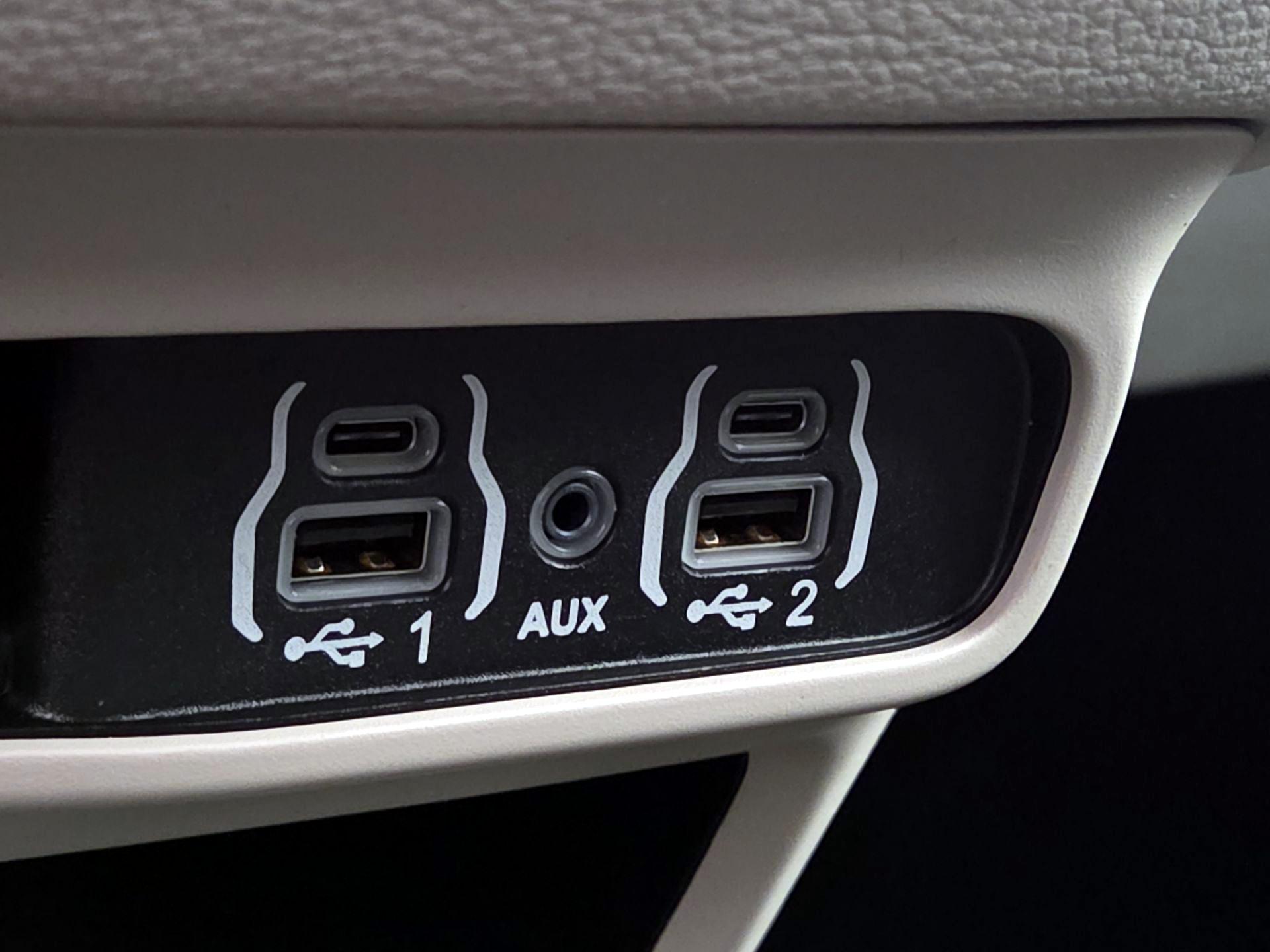 Thumbnail: 2023 Chrysler Pacifica - 18