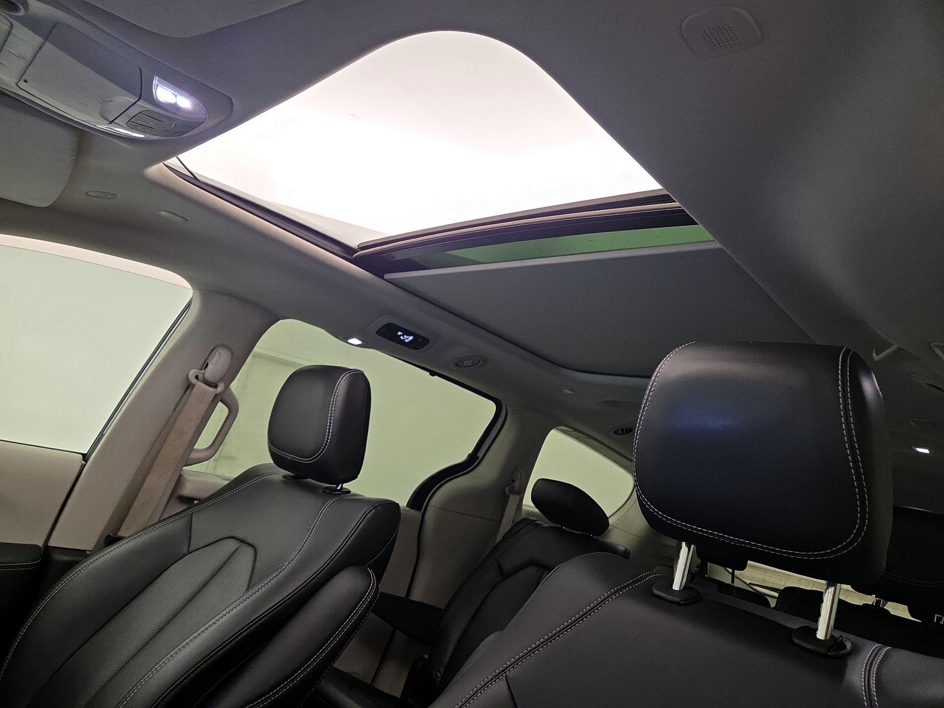 Thumbnail: 2023 Chrysler Pacifica - 19