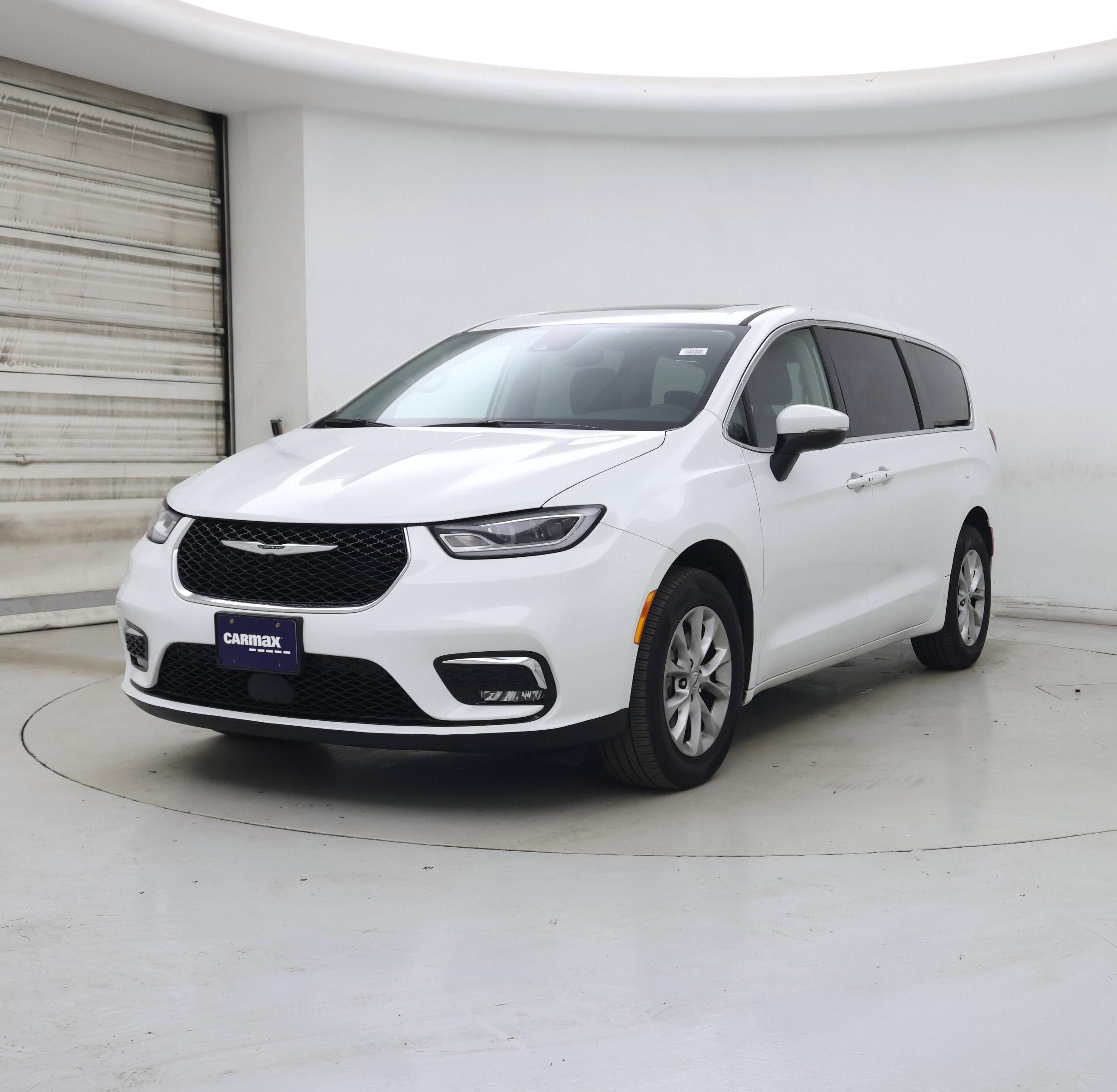 Thumbnail: 2023 Chrysler Pacifica - 4