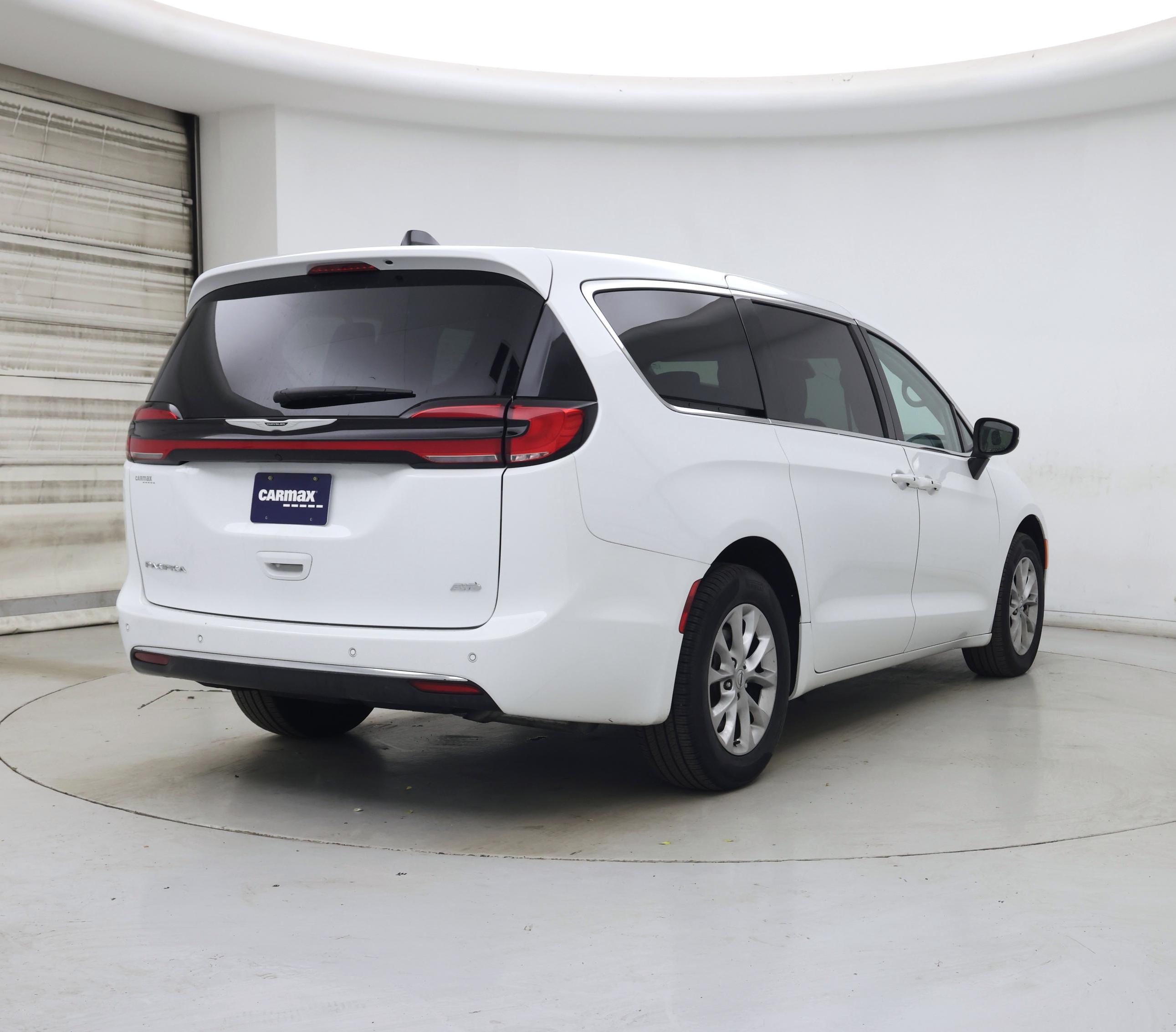 Thumbnail: 2023 Chrysler Pacifica - 8