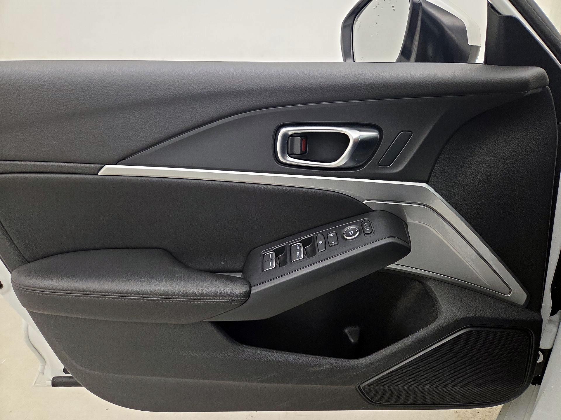 Thumbnail: 2025 Acura Integra - 12