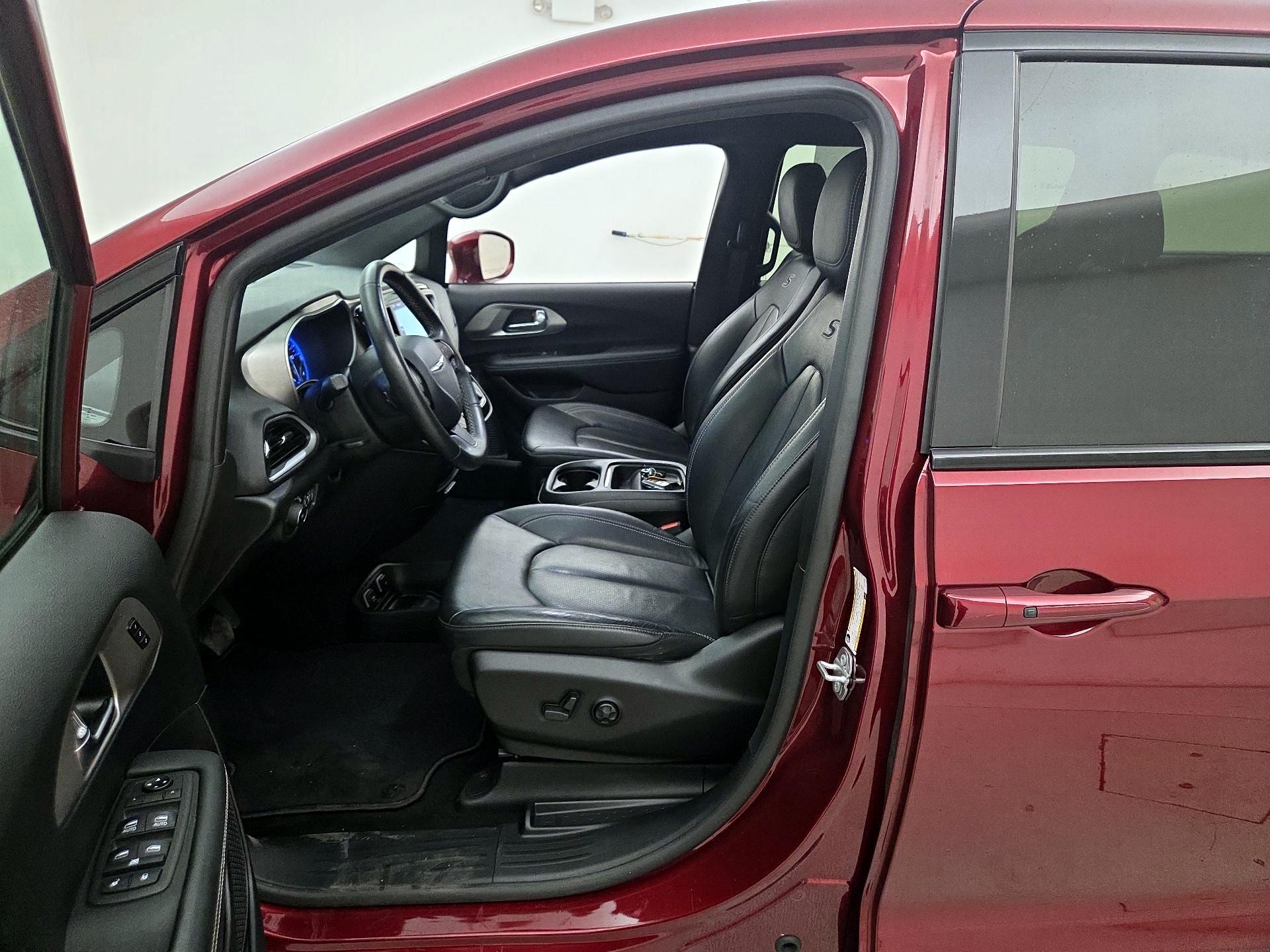 Thumbnail: 2020 Chrysler Pacifica - 11