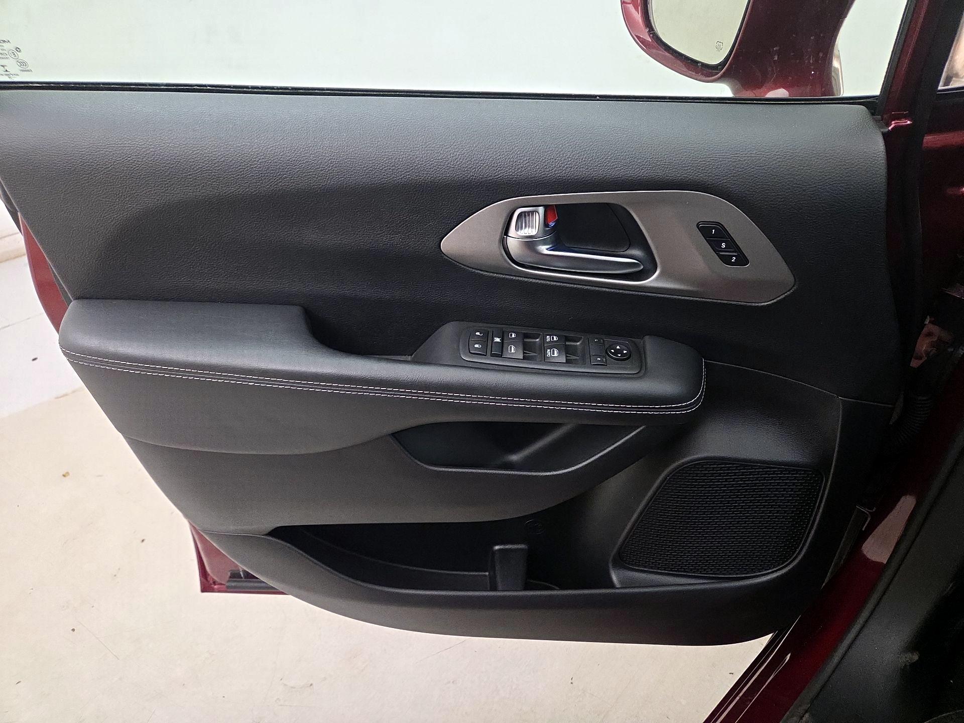 Thumbnail: 2020 Chrysler Pacifica - 12