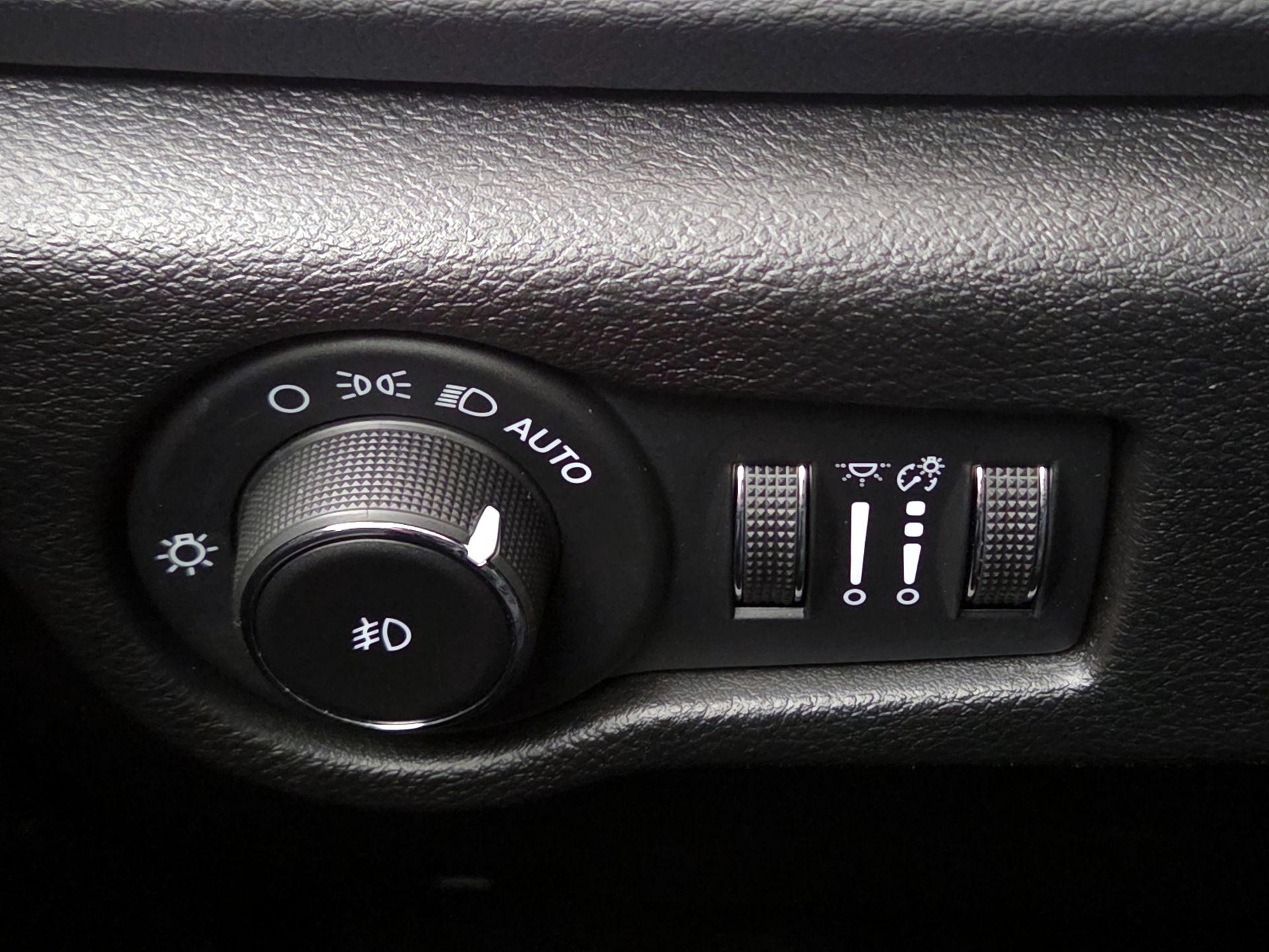 Thumbnail: 2020 Chrysler Pacifica - 13