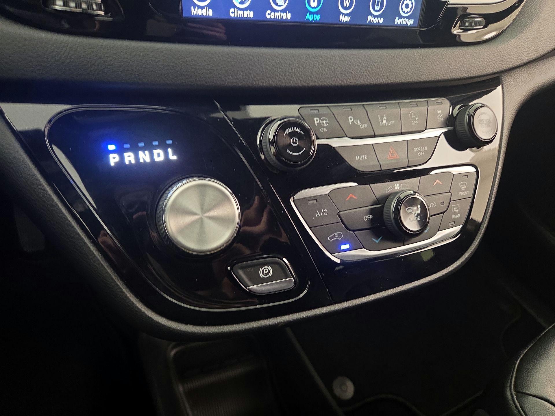 Thumbnail: 2020 Chrysler Pacifica - 18