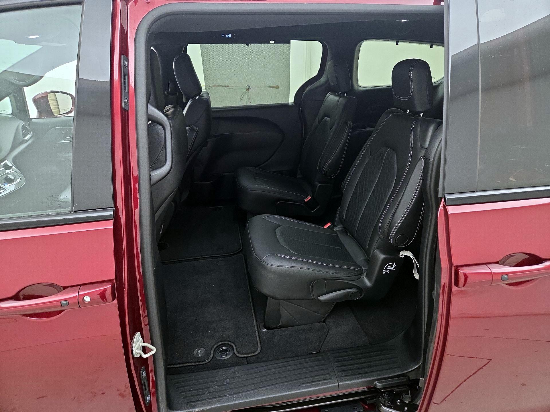 Thumbnail: 2020 Chrysler Pacifica - 20