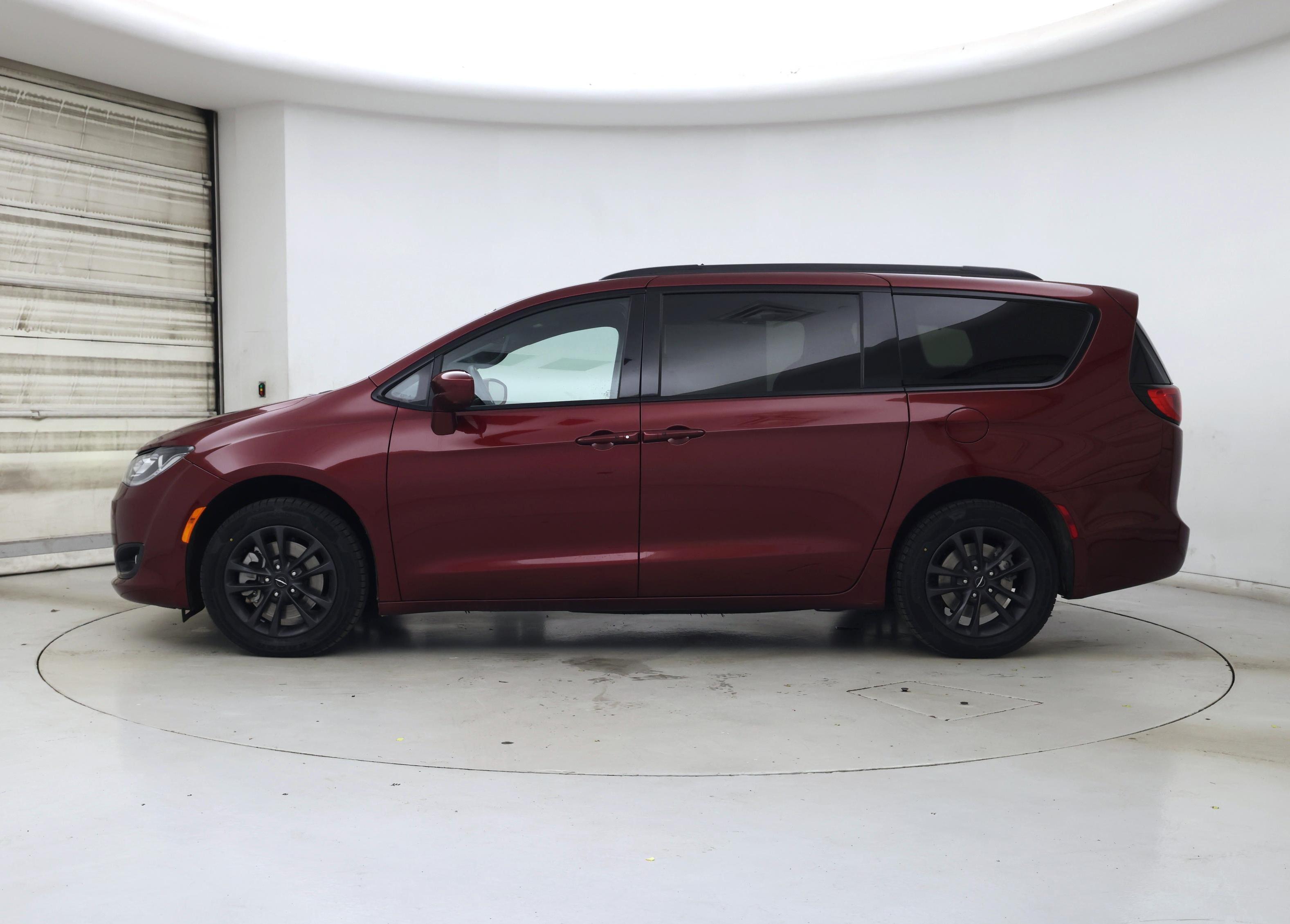 Thumbnail: 2020 Chrysler Pacifica - 3