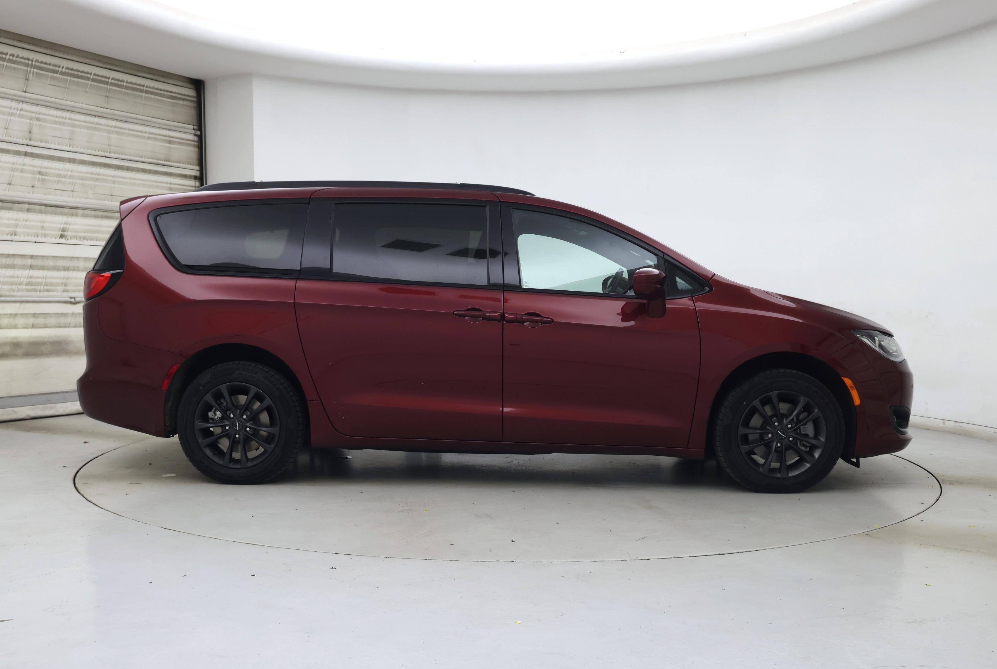 Thumbnail: 2020 Chrysler Pacifica - 7