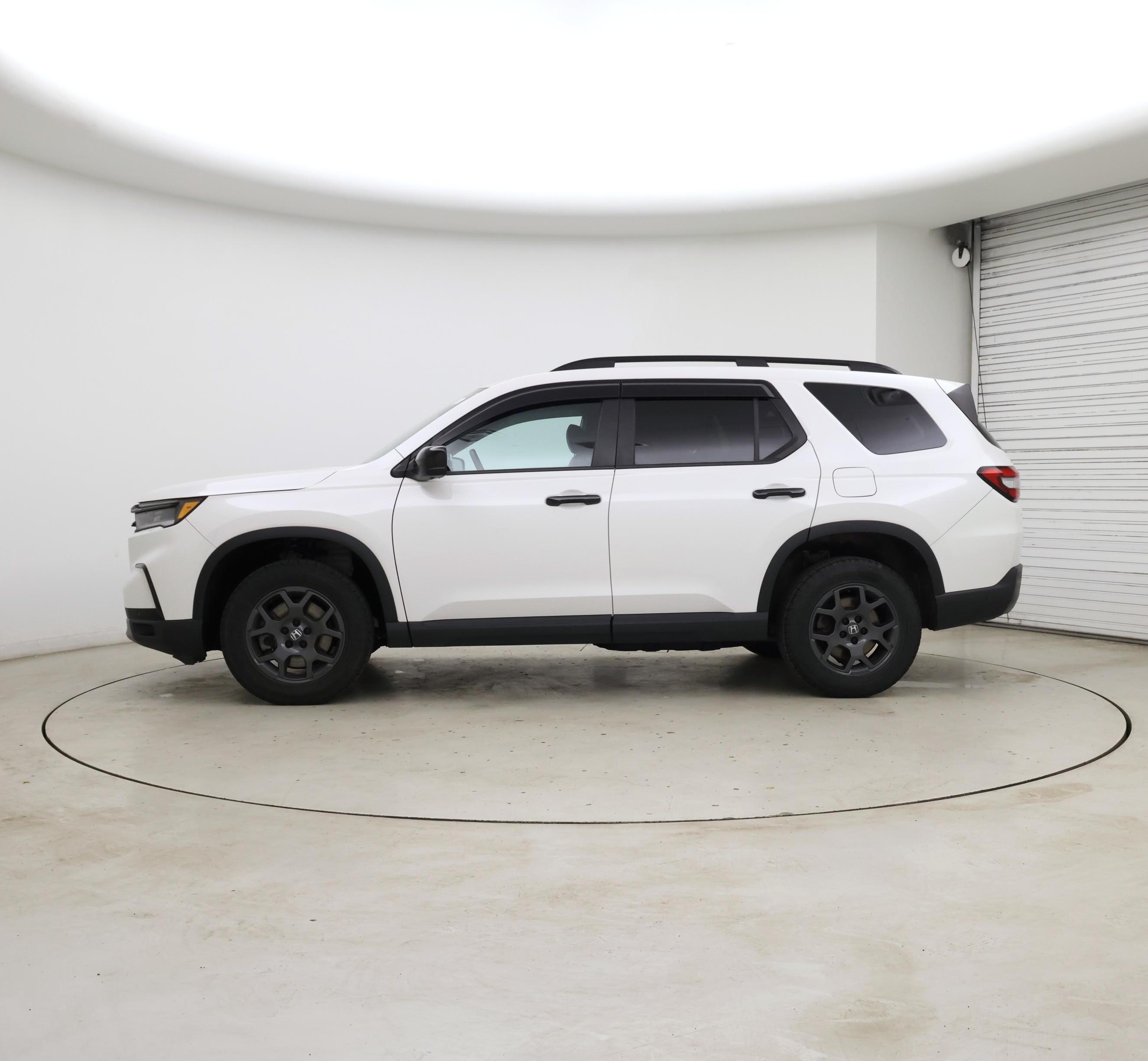 Thumbnail: 2023 Honda Pilot - 3