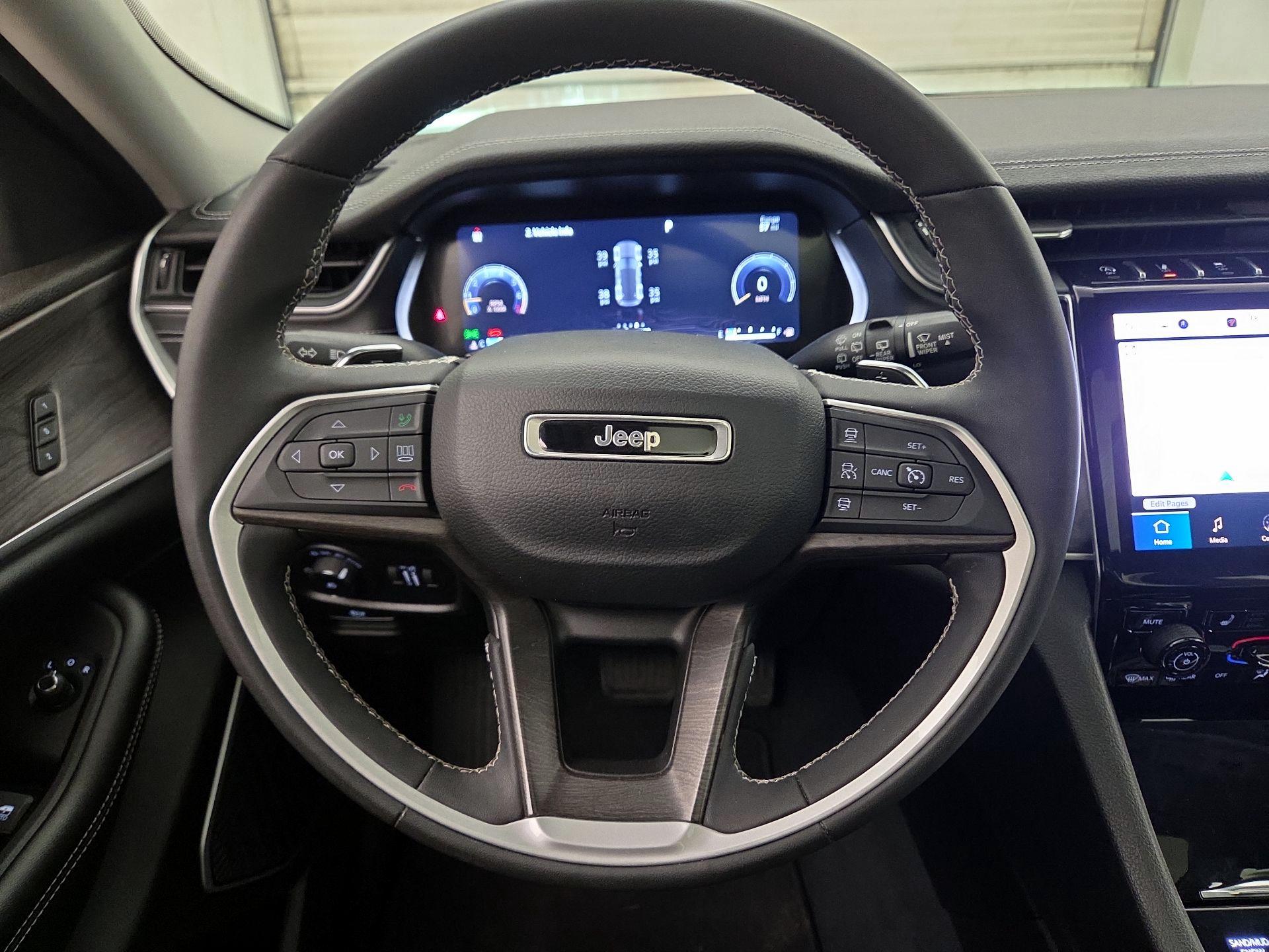Thumbnail: 2023 Jeep Grand Cherokee - 10