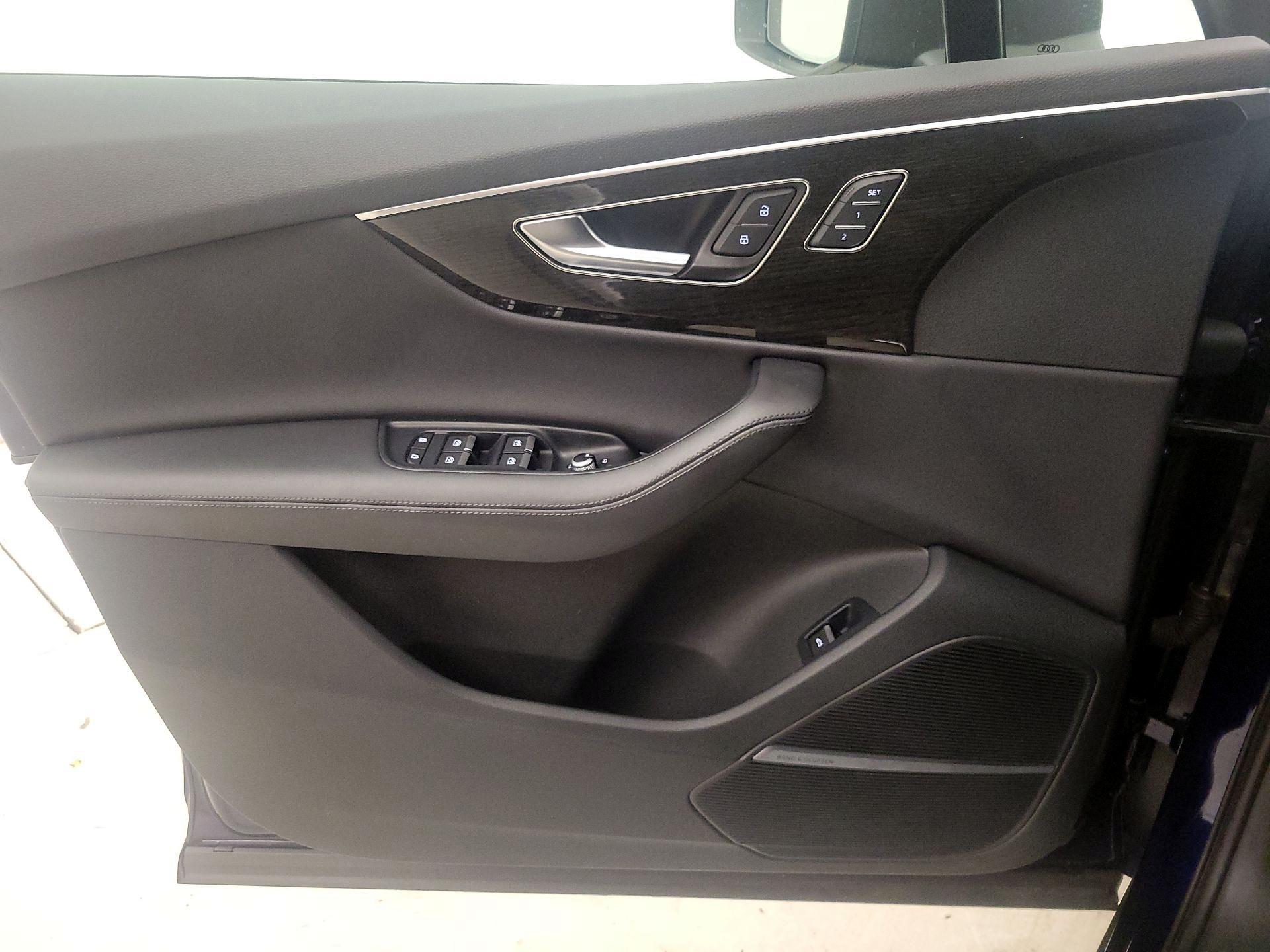 Thumbnail: 2023 Audi Q7 - 12