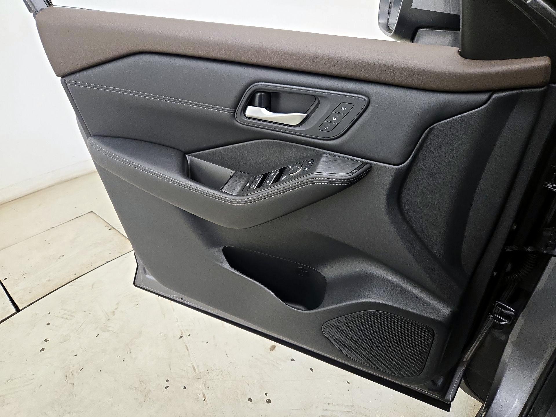 Thumbnail: 2023 Nissan Rogue - 12