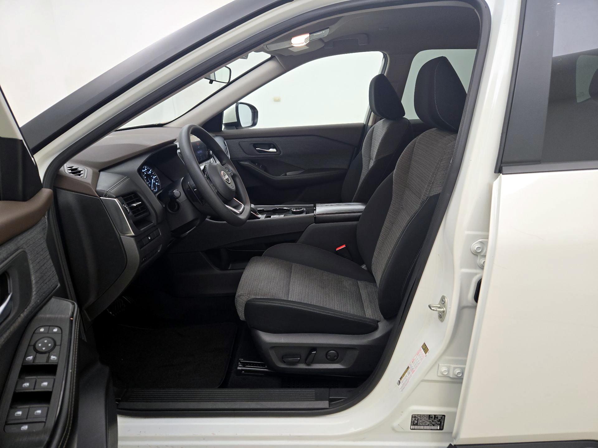 Thumbnail: 2023 Nissan Rogue - 11