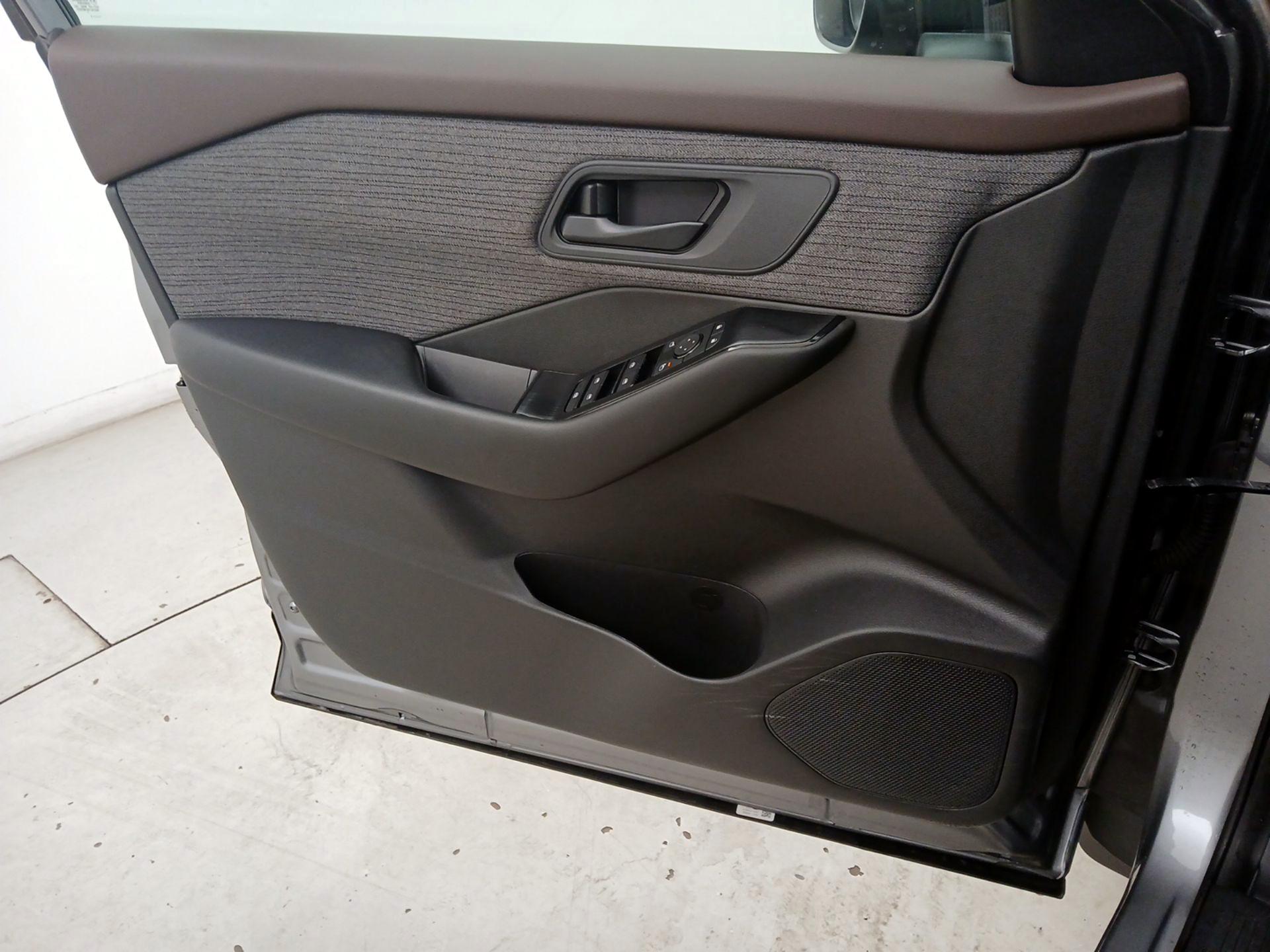 Thumbnail: 2023 Nissan Rogue - 12