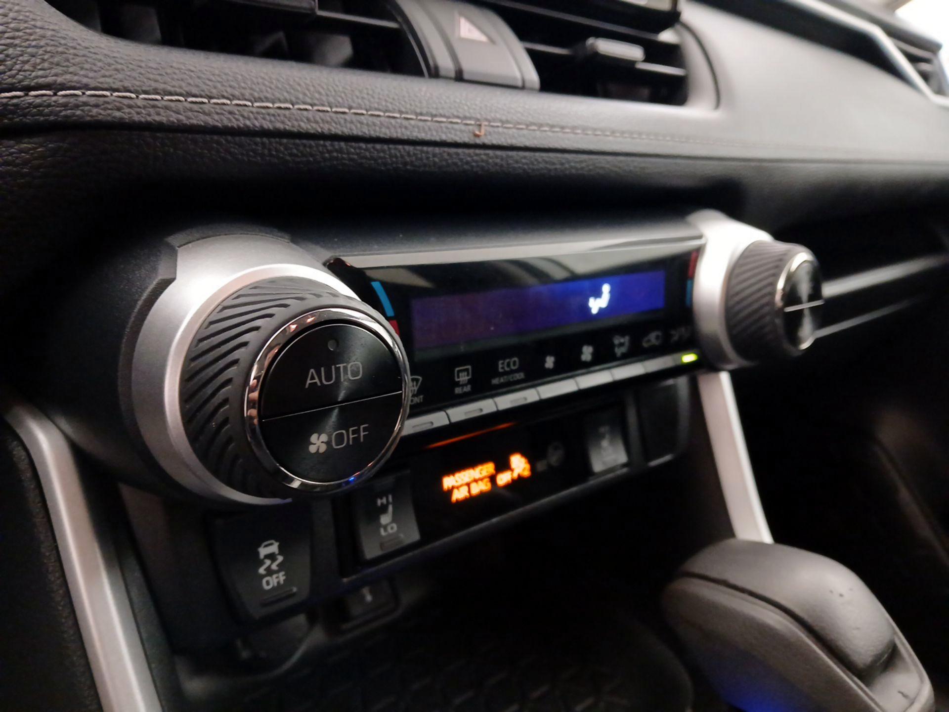 Thumbnail: 2021 Toyota RAV4 - 17