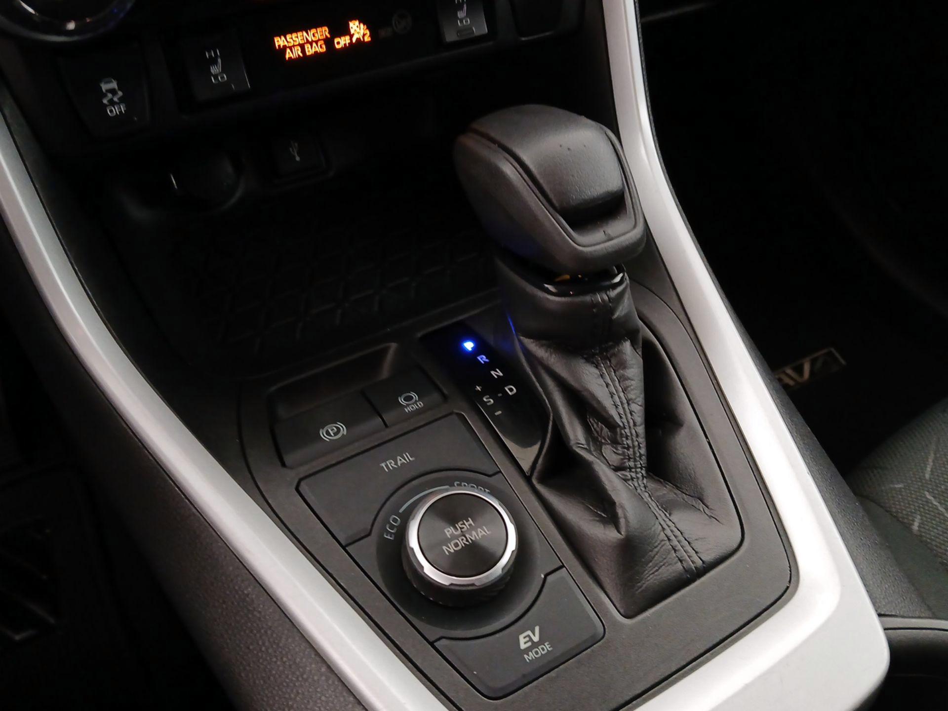 Thumbnail: 2021 Toyota RAV4 - 18