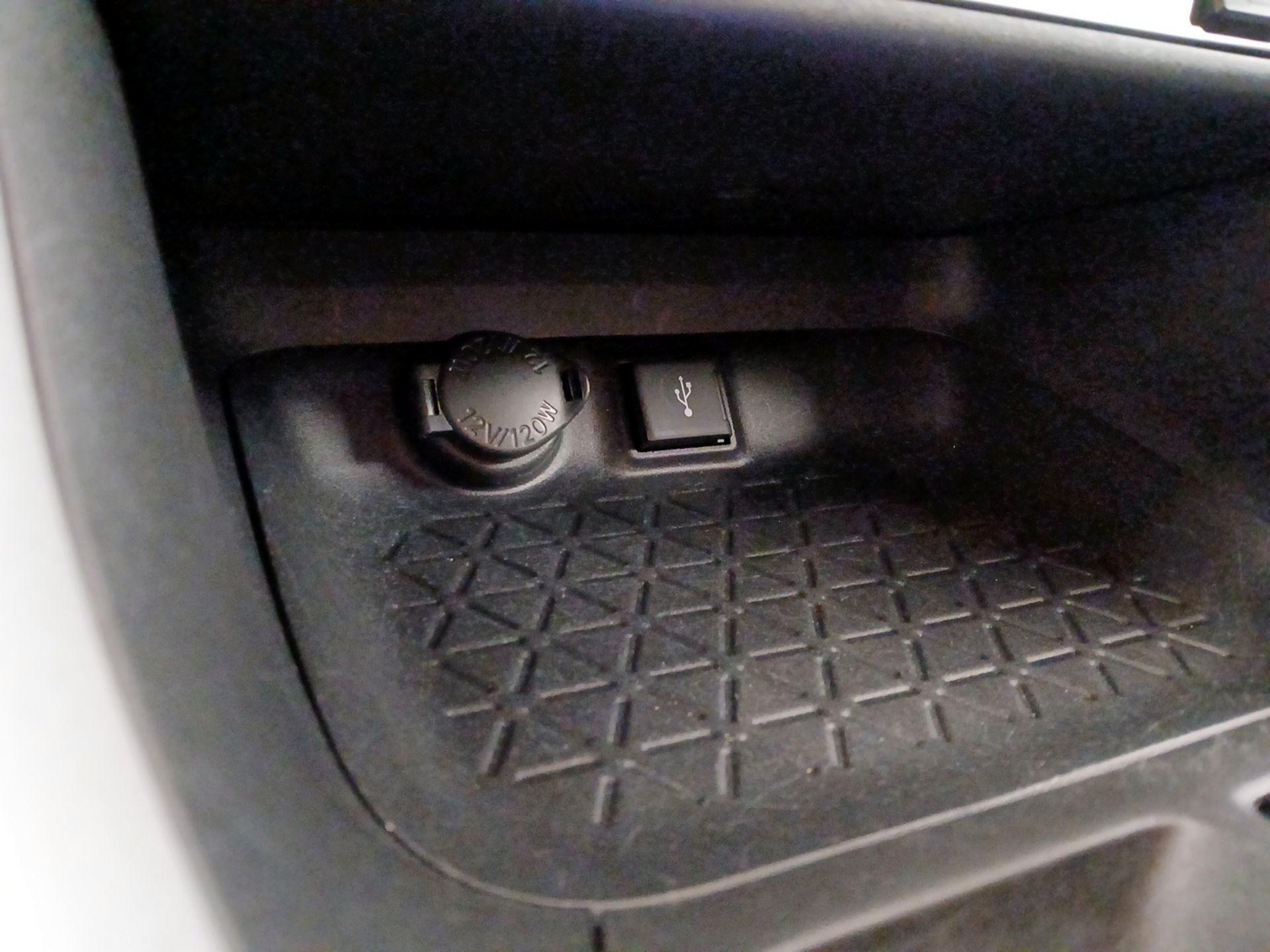 Thumbnail: 2021 Toyota RAV4 - 19