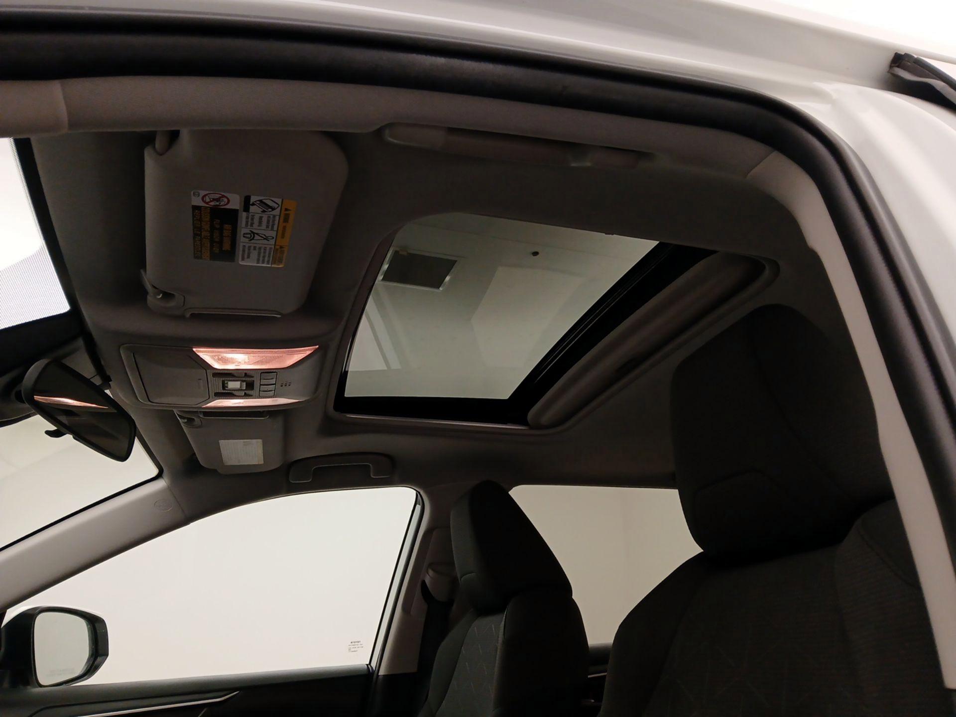 Thumbnail: 2021 Toyota RAV4 - 20