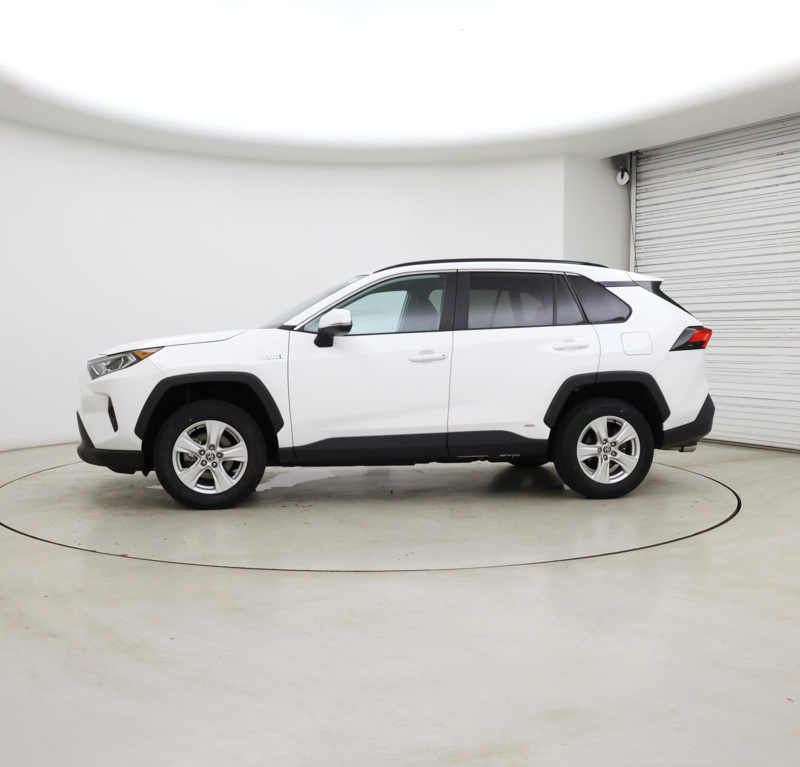 Thumbnail: 2021 Toyota RAV4 - 3