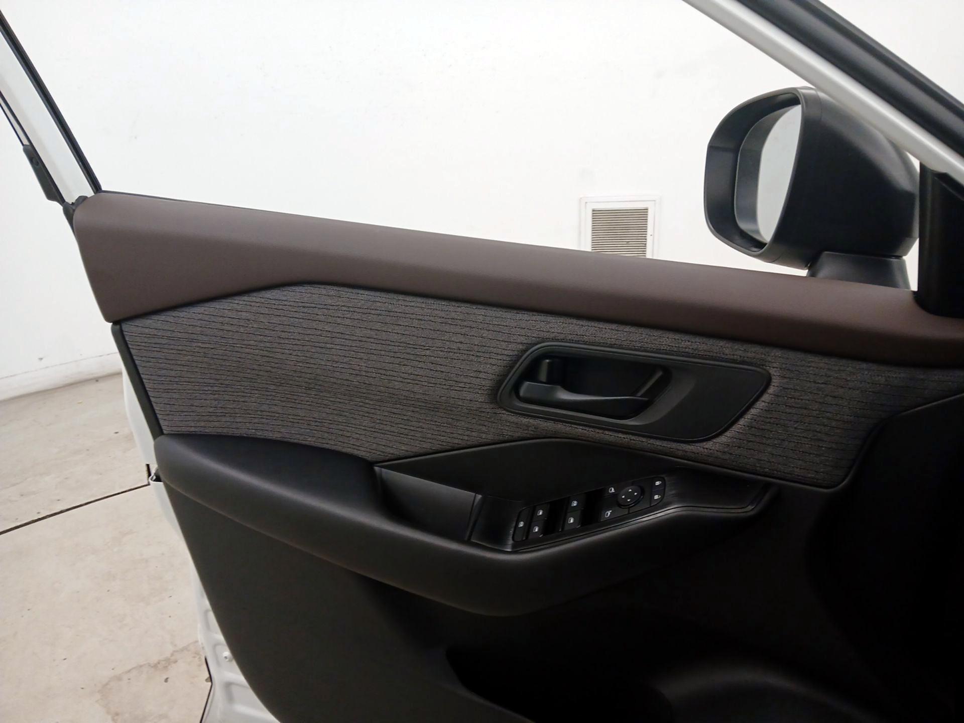 Thumbnail: 2023 Nissan Rogue - 12