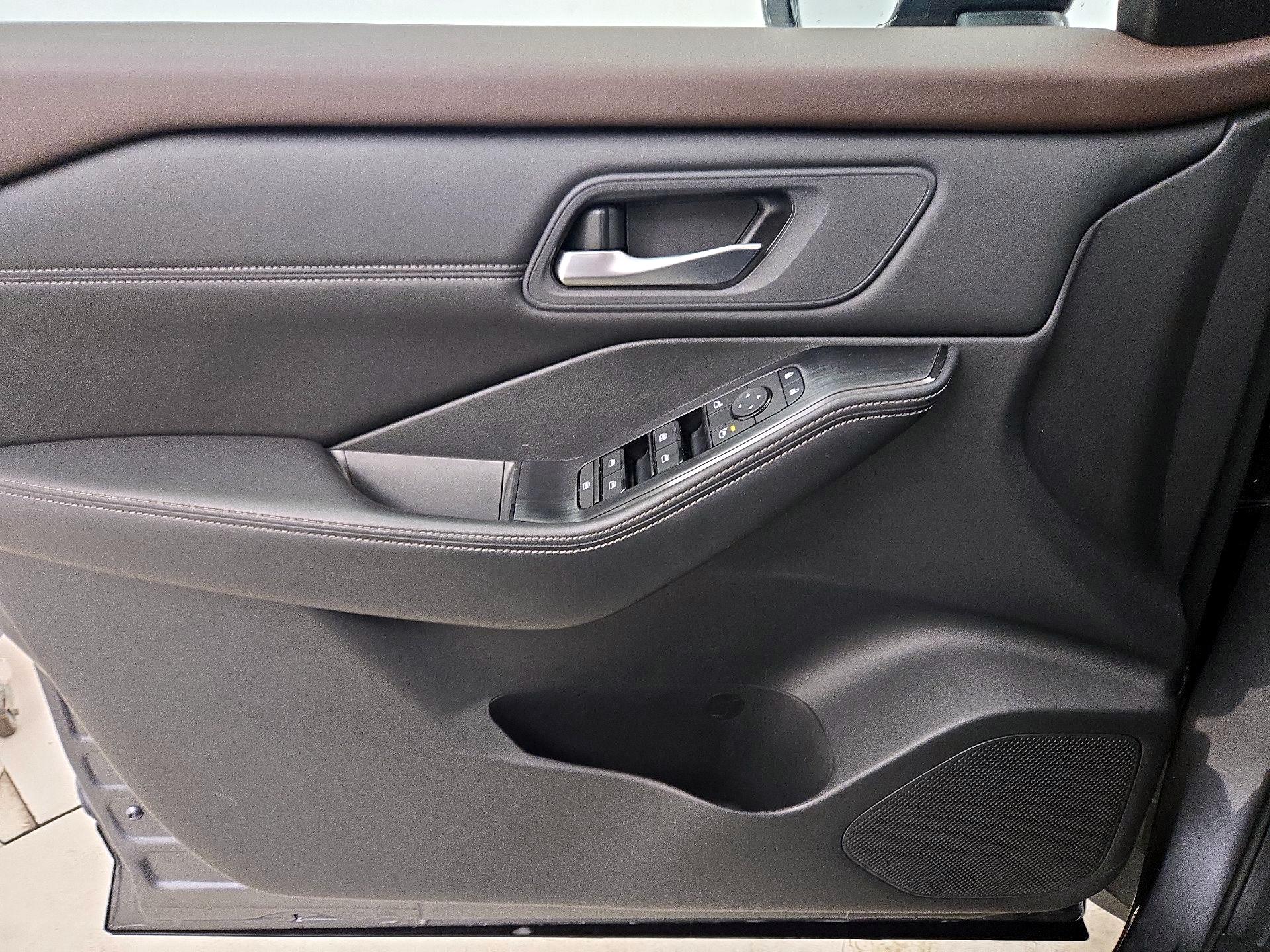 Thumbnail: 2023 Nissan Rogue - 12