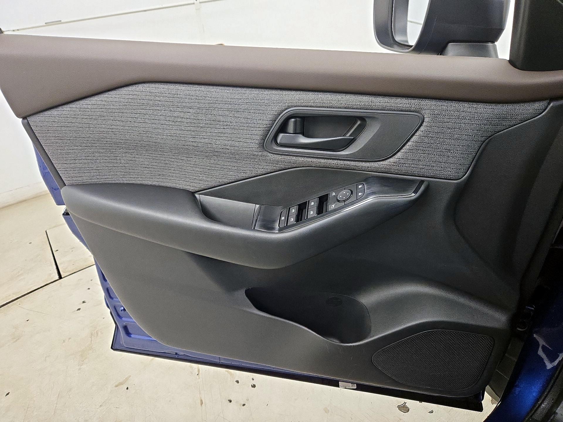 Thumbnail: 2023 Nissan Rogue - 12