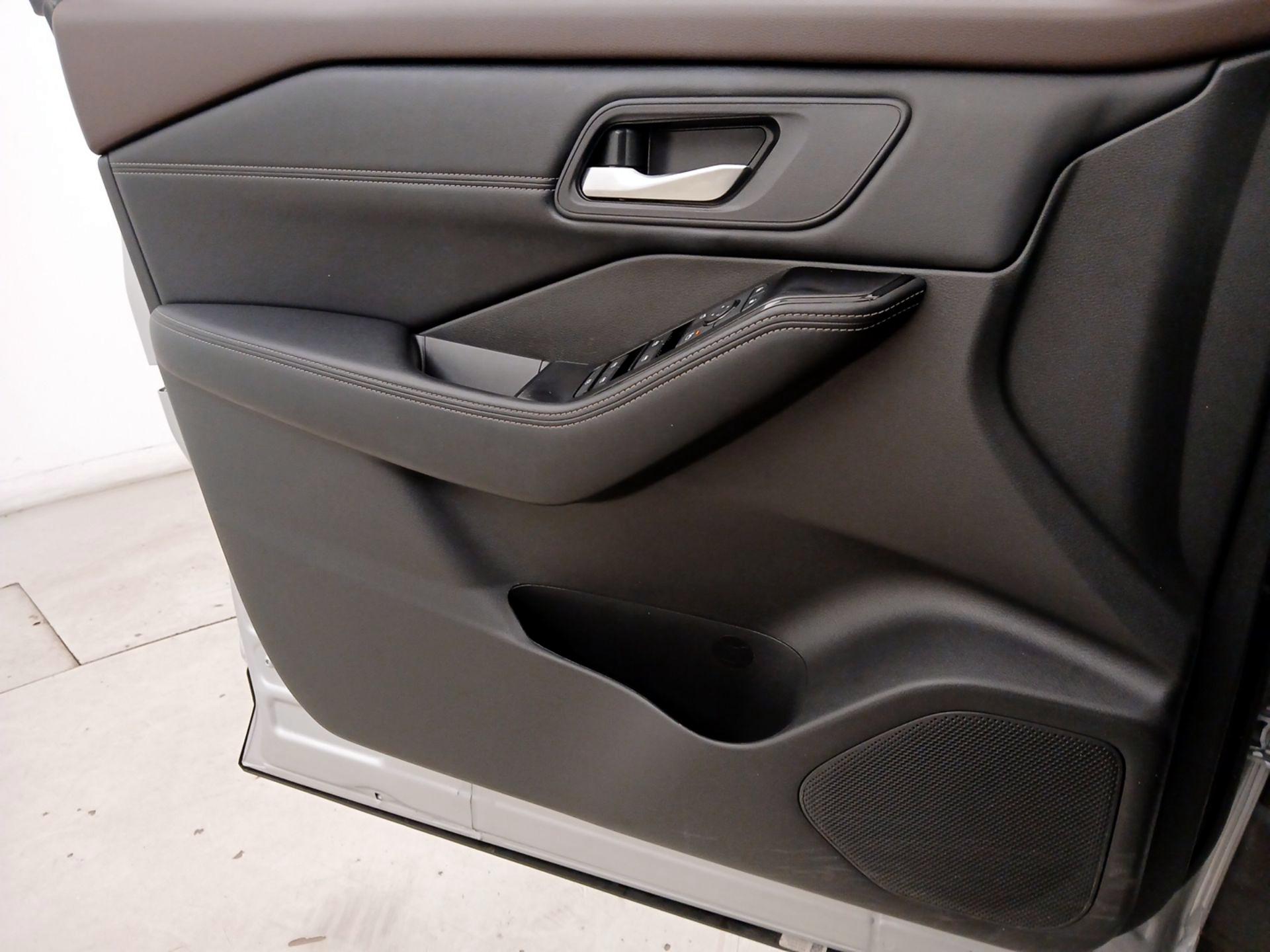 Thumbnail: 2023 Nissan Rogue - 12