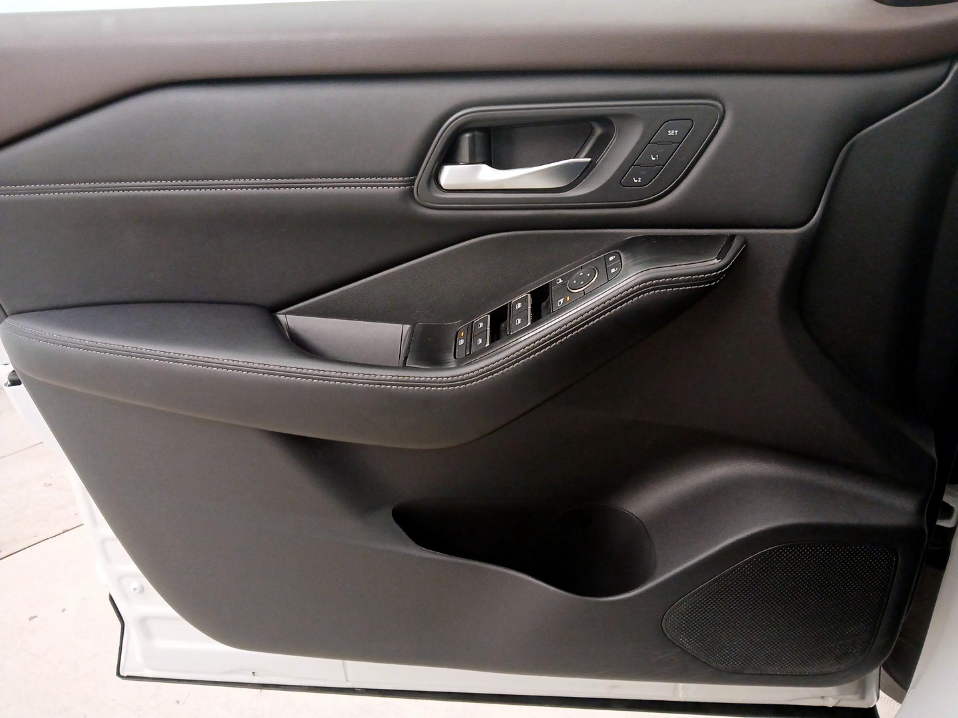 Thumbnail: 2023 Nissan Rogue - 12