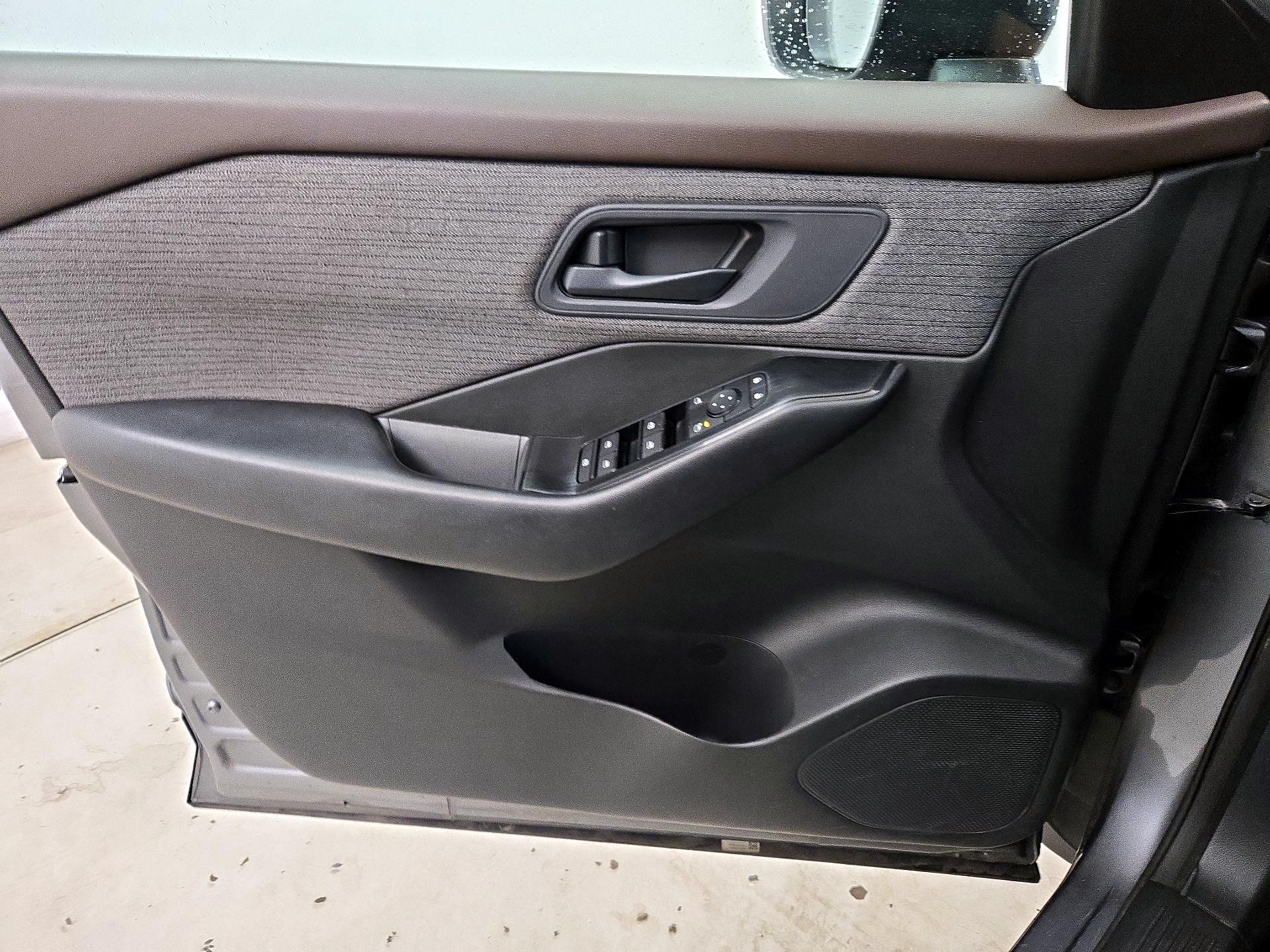 Thumbnail: 2023 Nissan Rogue - 12