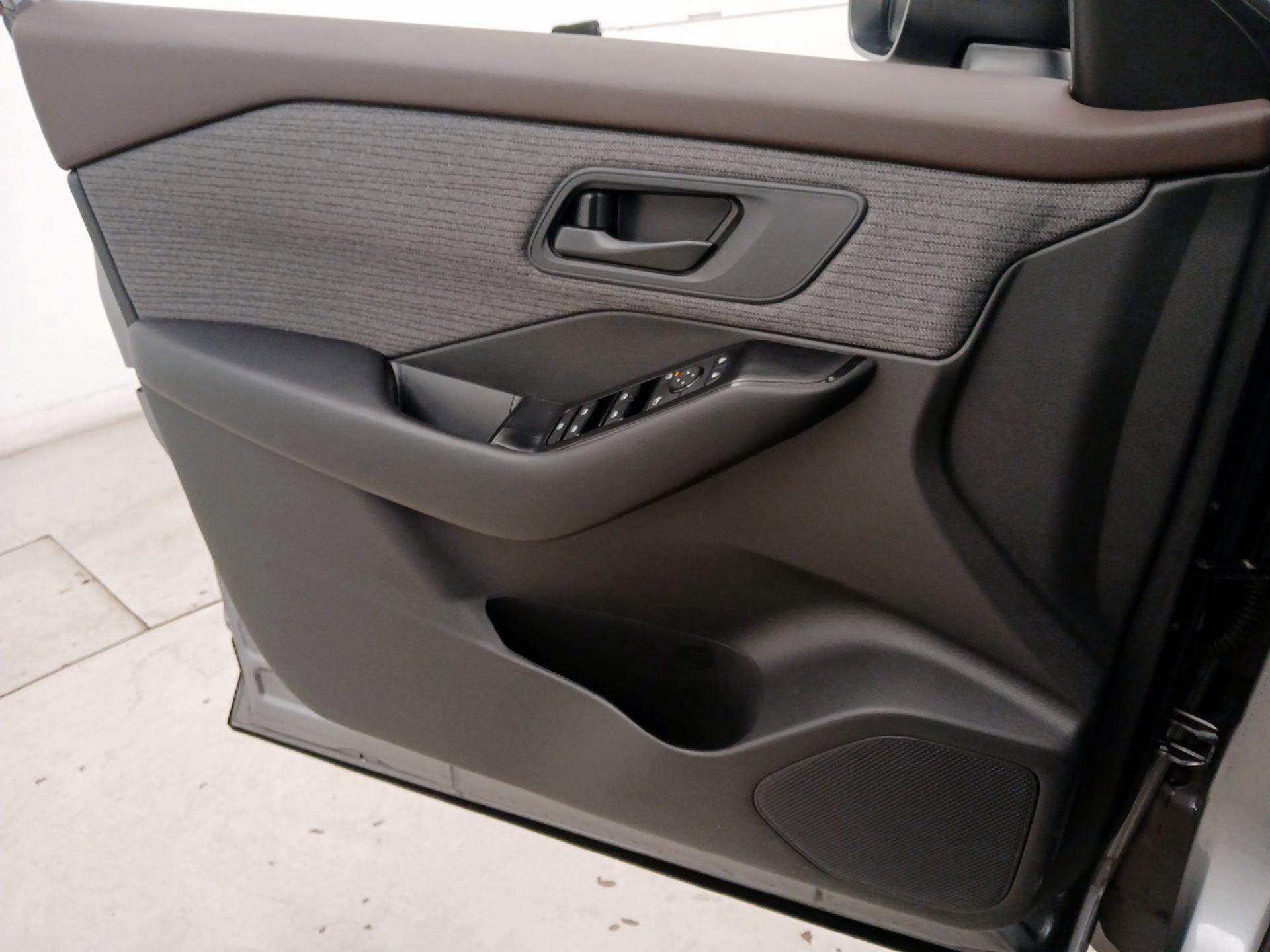 Thumbnail: 2023 Nissan Rogue - 12