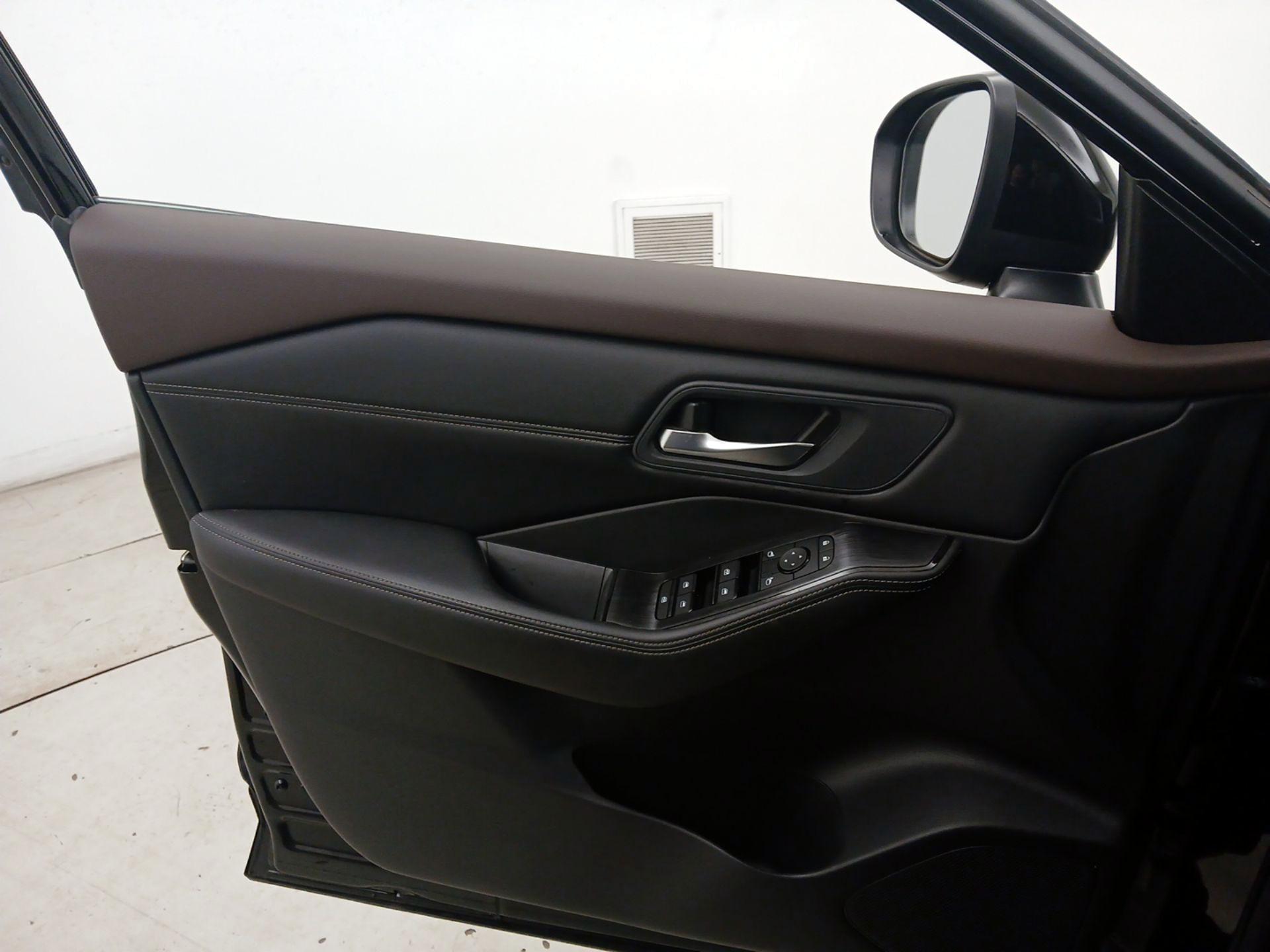 Thumbnail: 2023 Nissan Rogue - 12