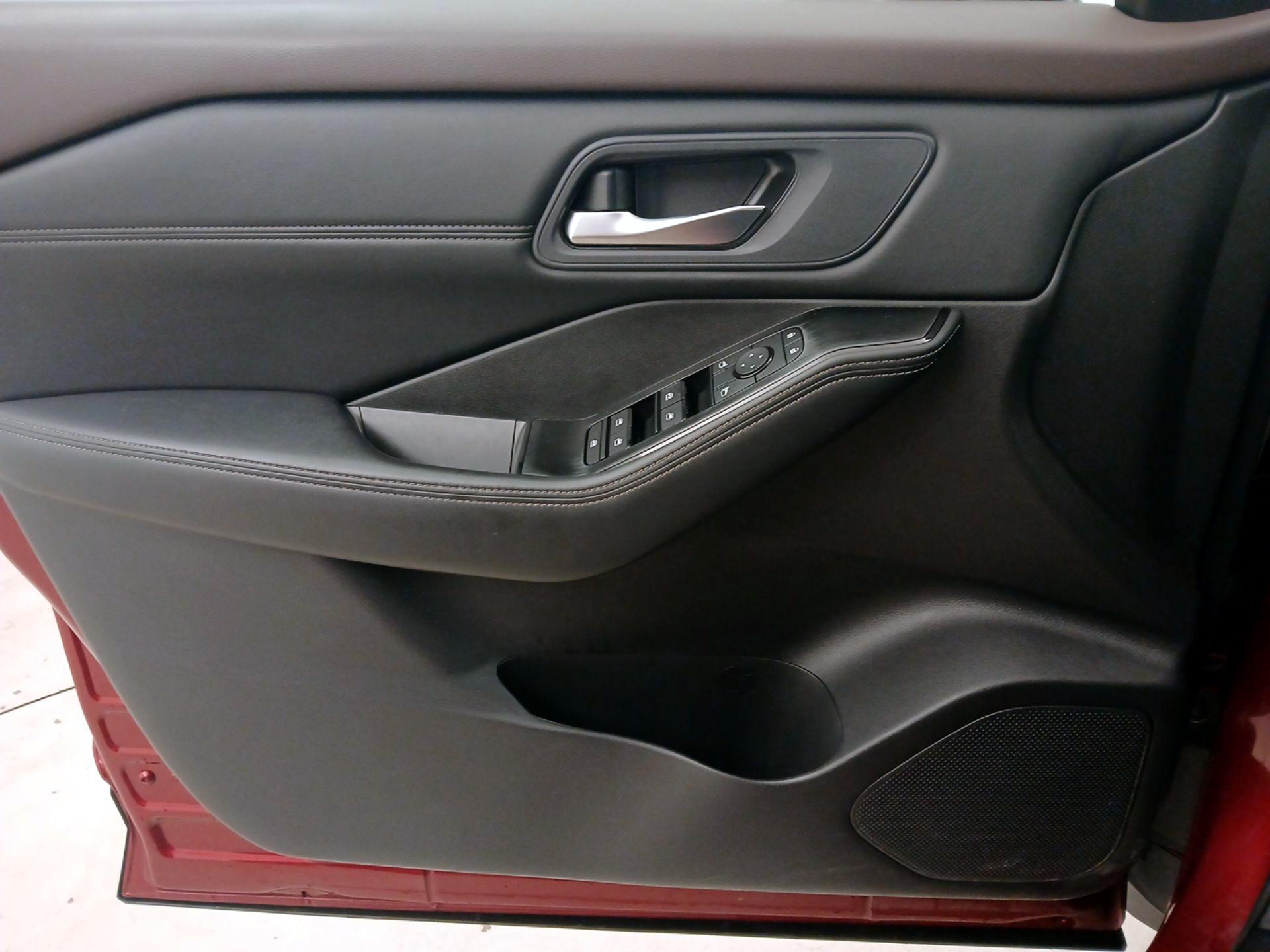 Thumbnail: 2023 Nissan Rogue - 12