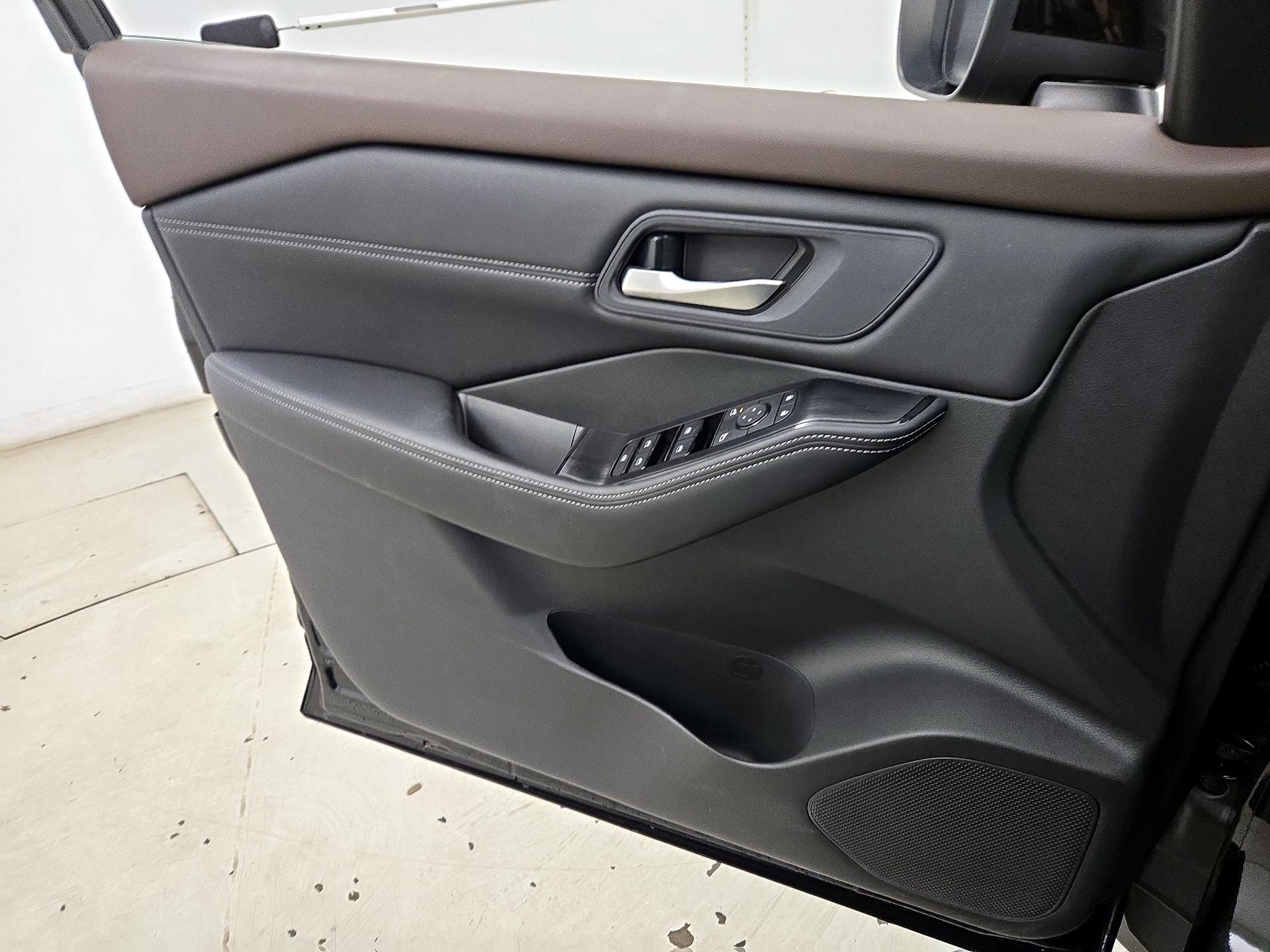 Thumbnail: 2023 Nissan Rogue - 12