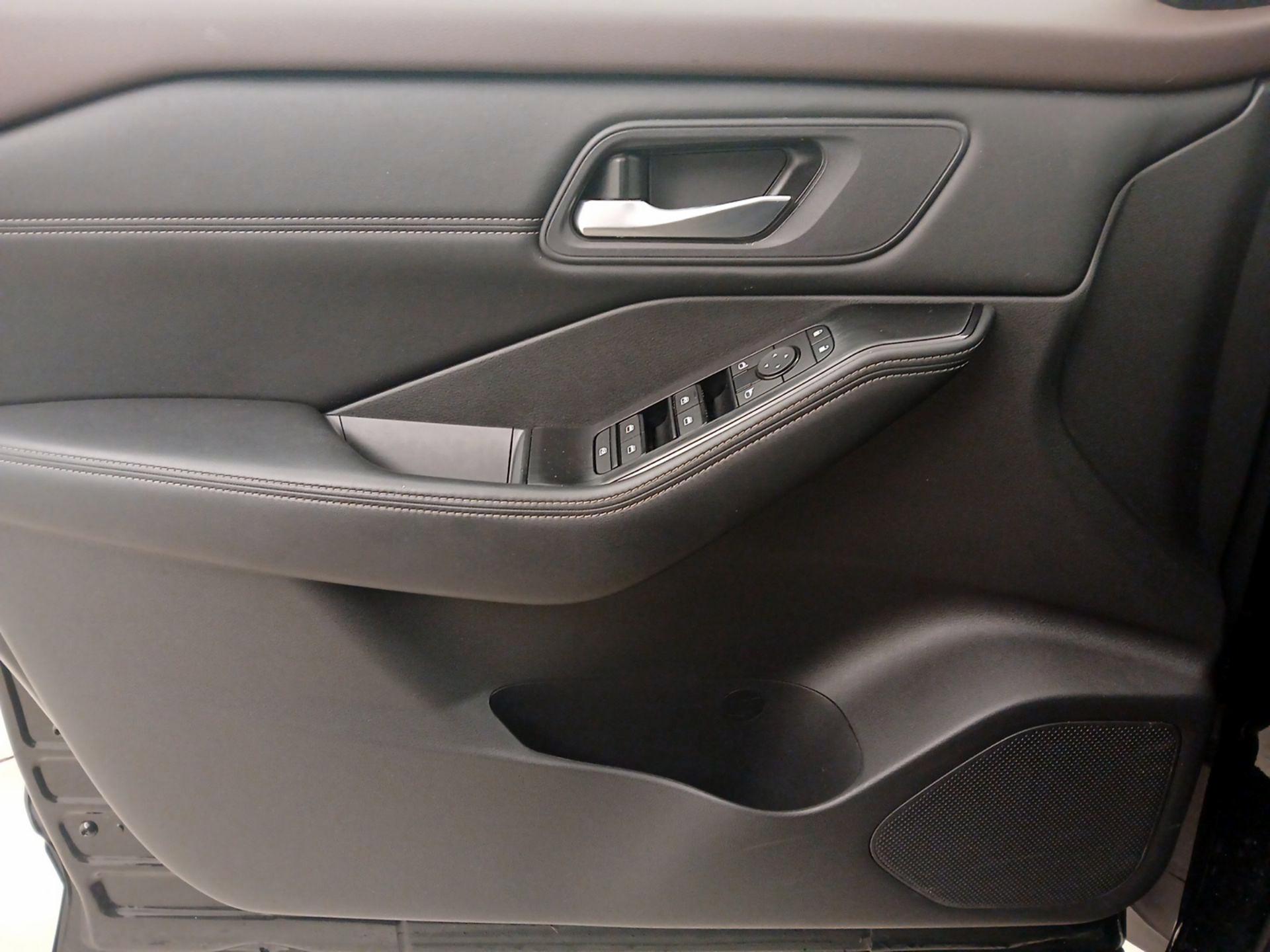 Thumbnail: 2023 Nissan Rogue - 12