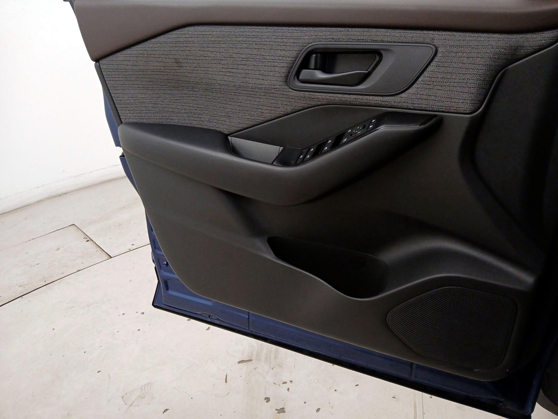 Thumbnail: 2023 Nissan Rogue - 12