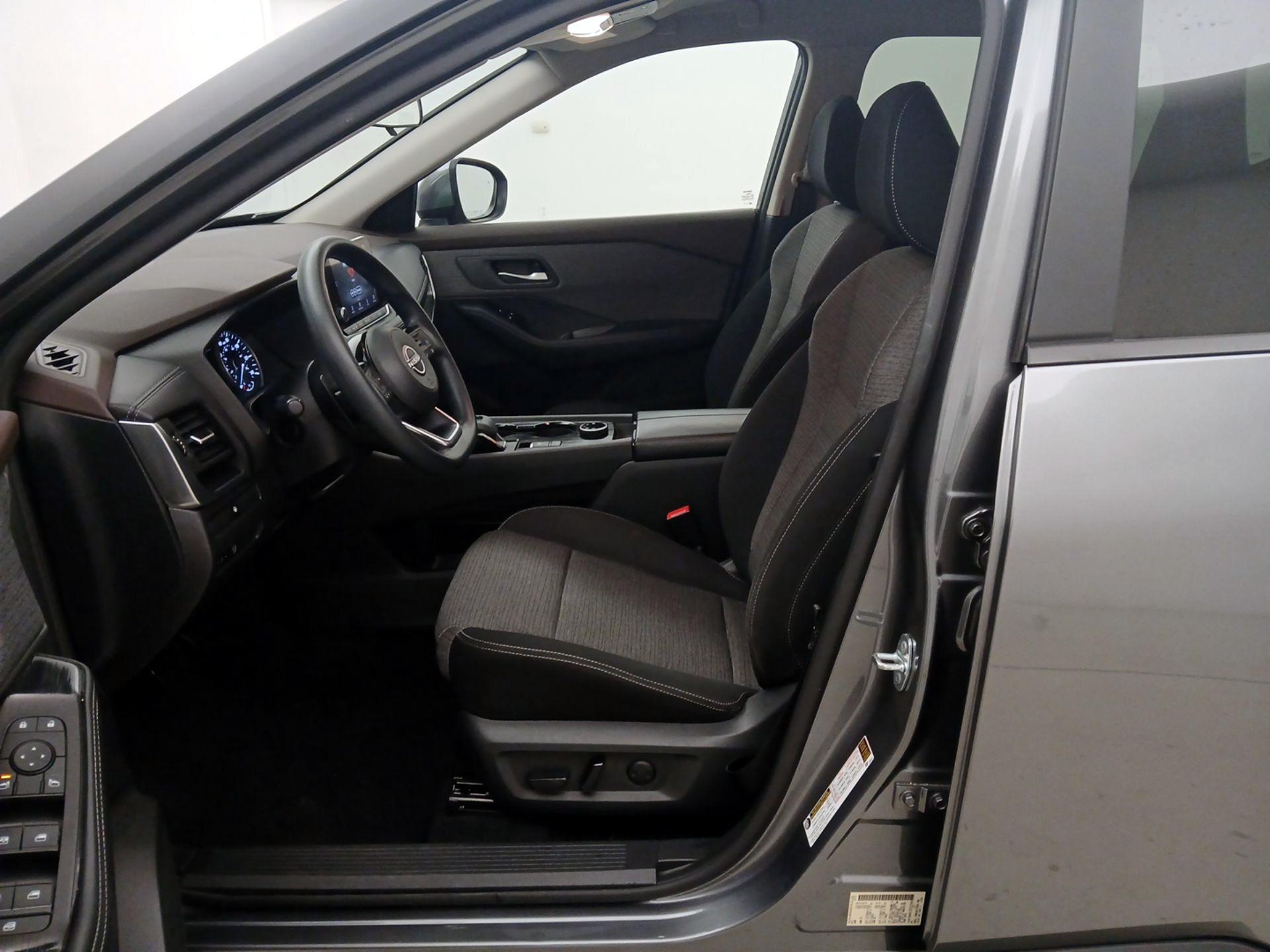 Thumbnail: 2023 Nissan Rogue - 11