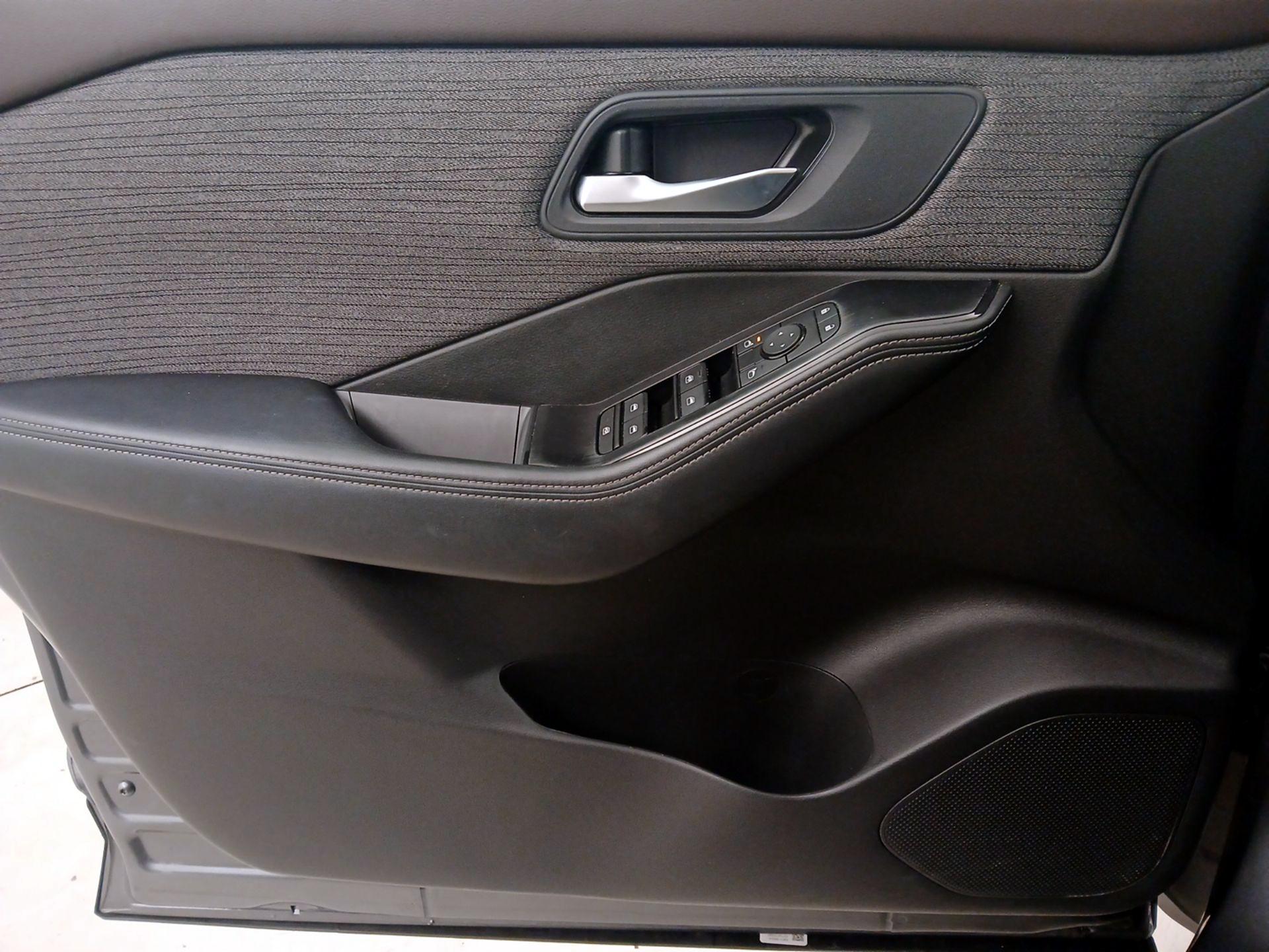 Thumbnail: 2023 Nissan Rogue - 12