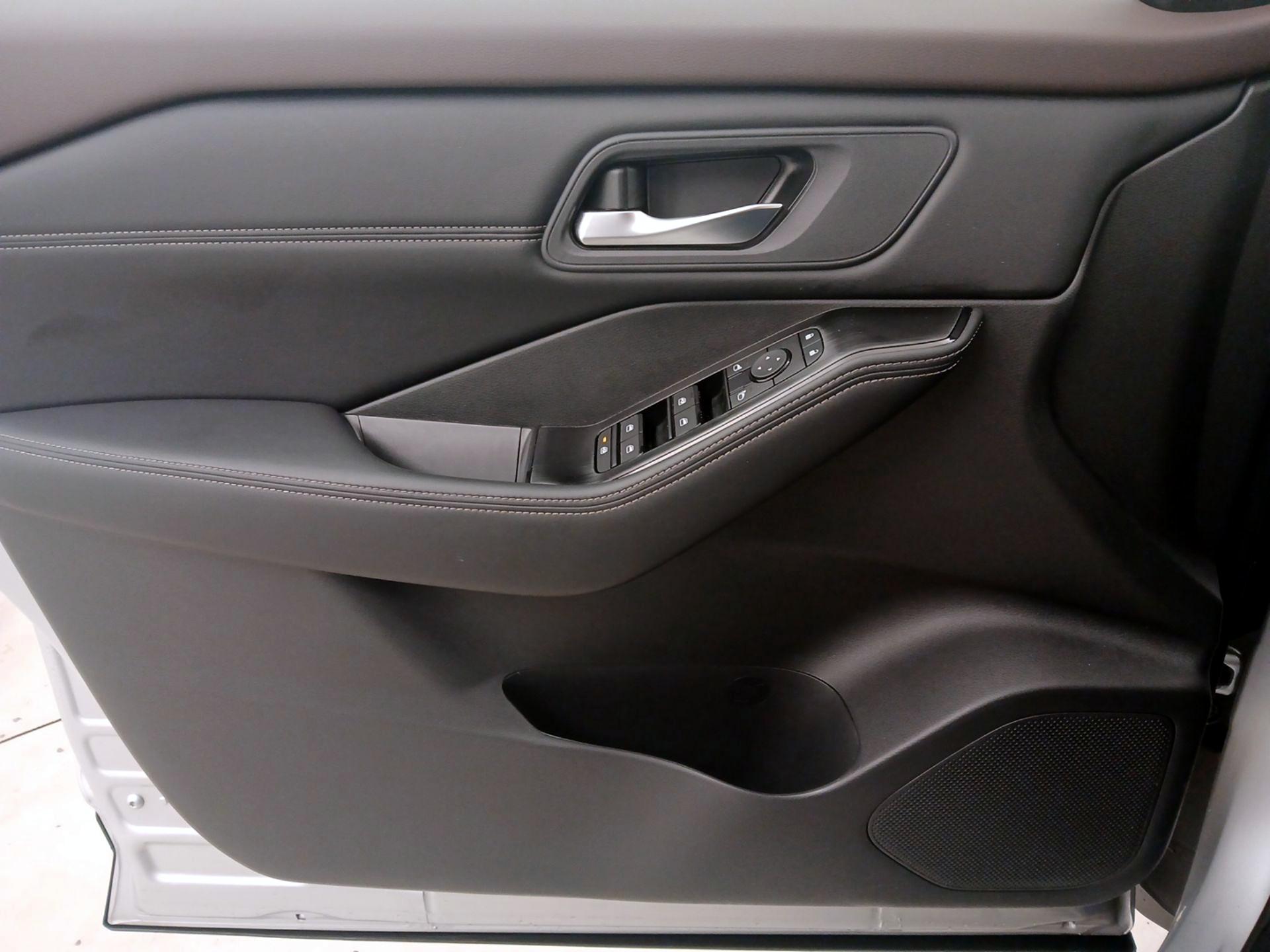 Thumbnail: 2023 Nissan Rogue - 12