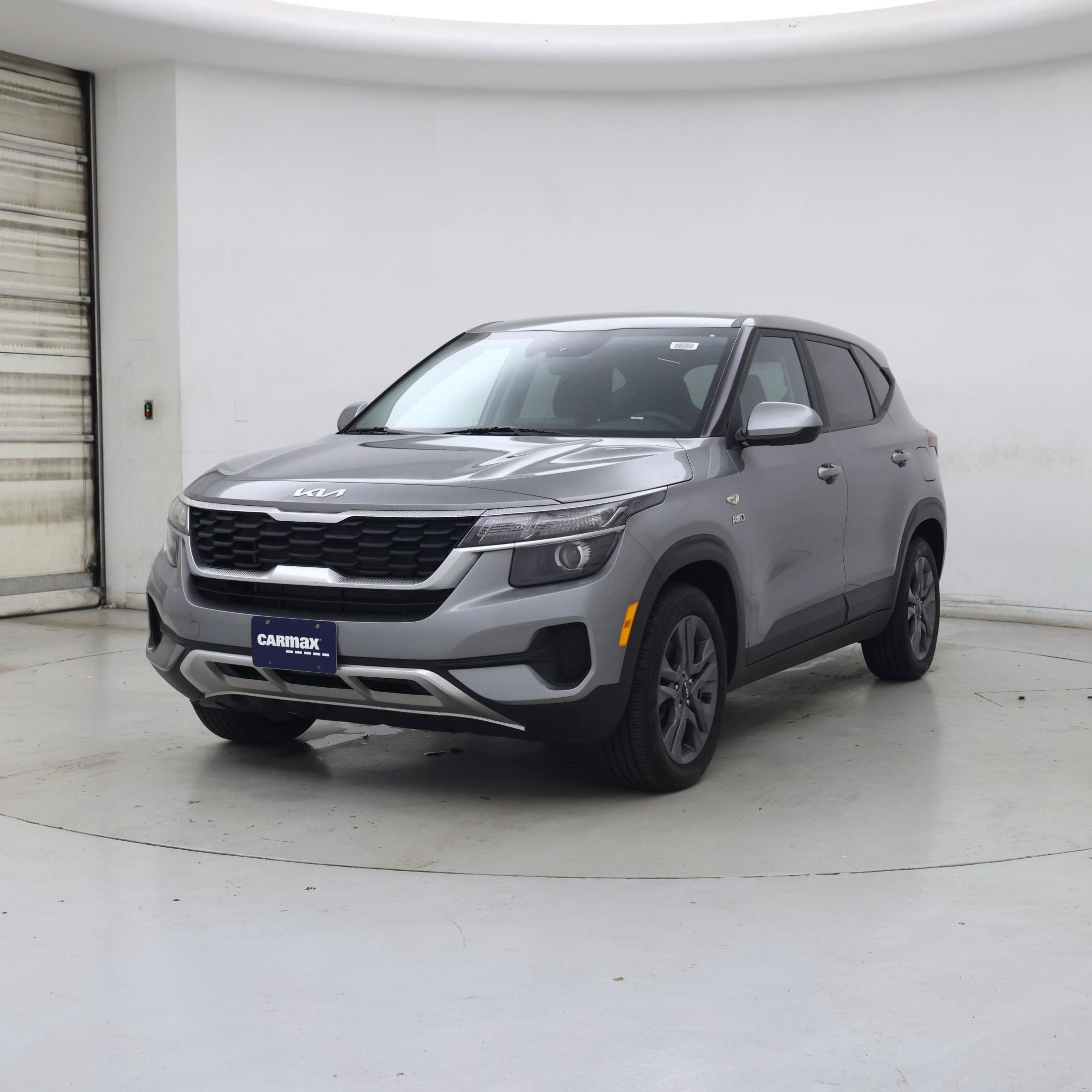 Thumbnail: 2023 Kia Seltos - 4