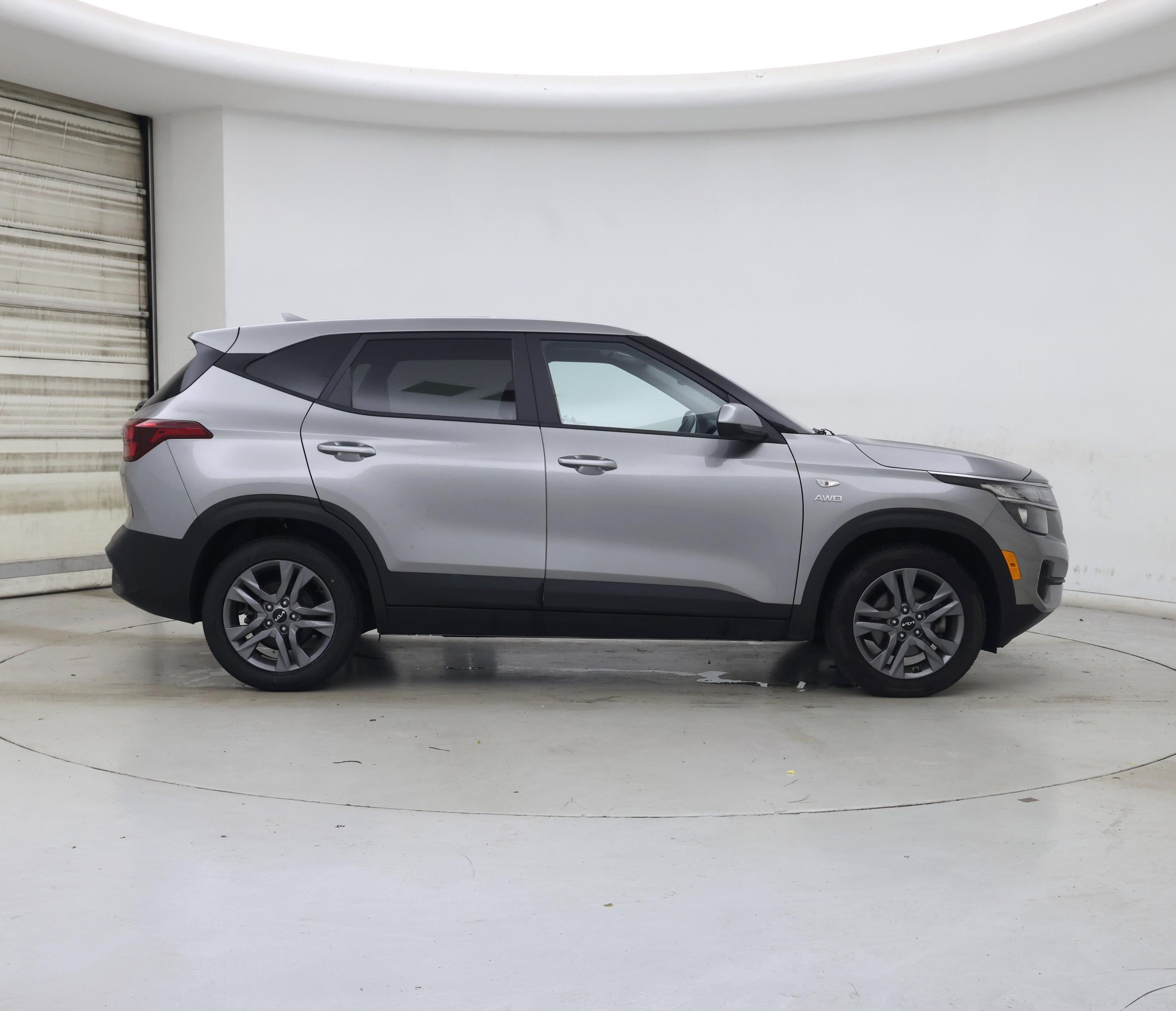 Thumbnail: 2023 Kia Seltos - 7