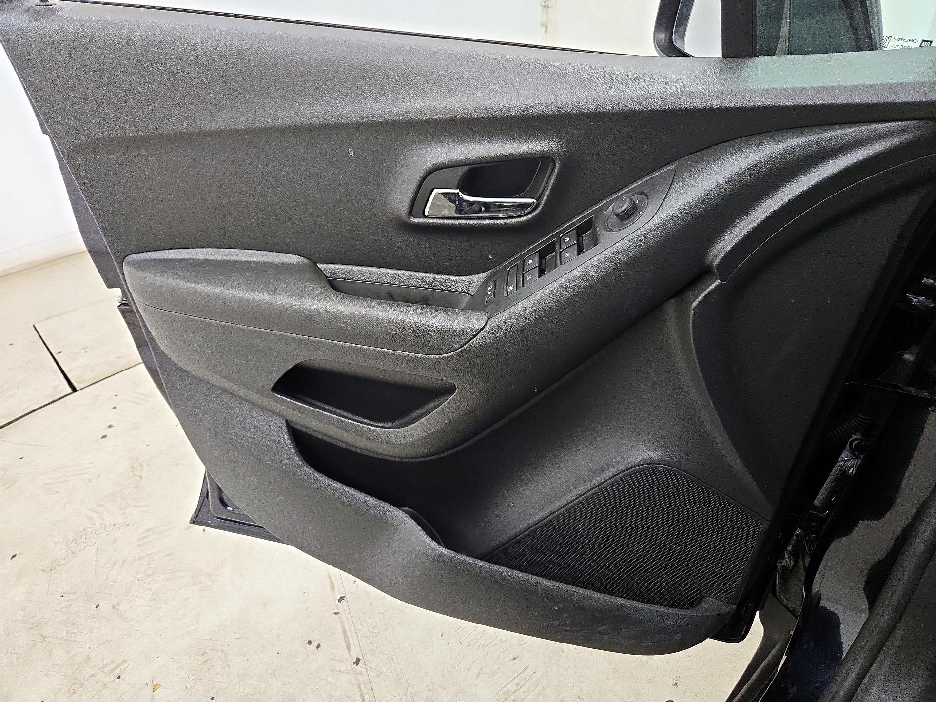 Thumbnail: 2022 Chevrolet Trax - 12