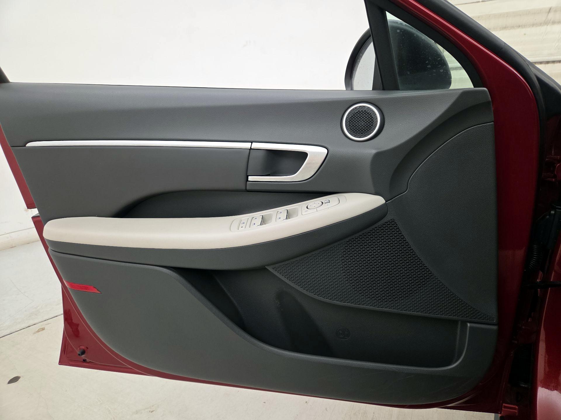 Thumbnail: 2023 Hyundai Sonata - 12