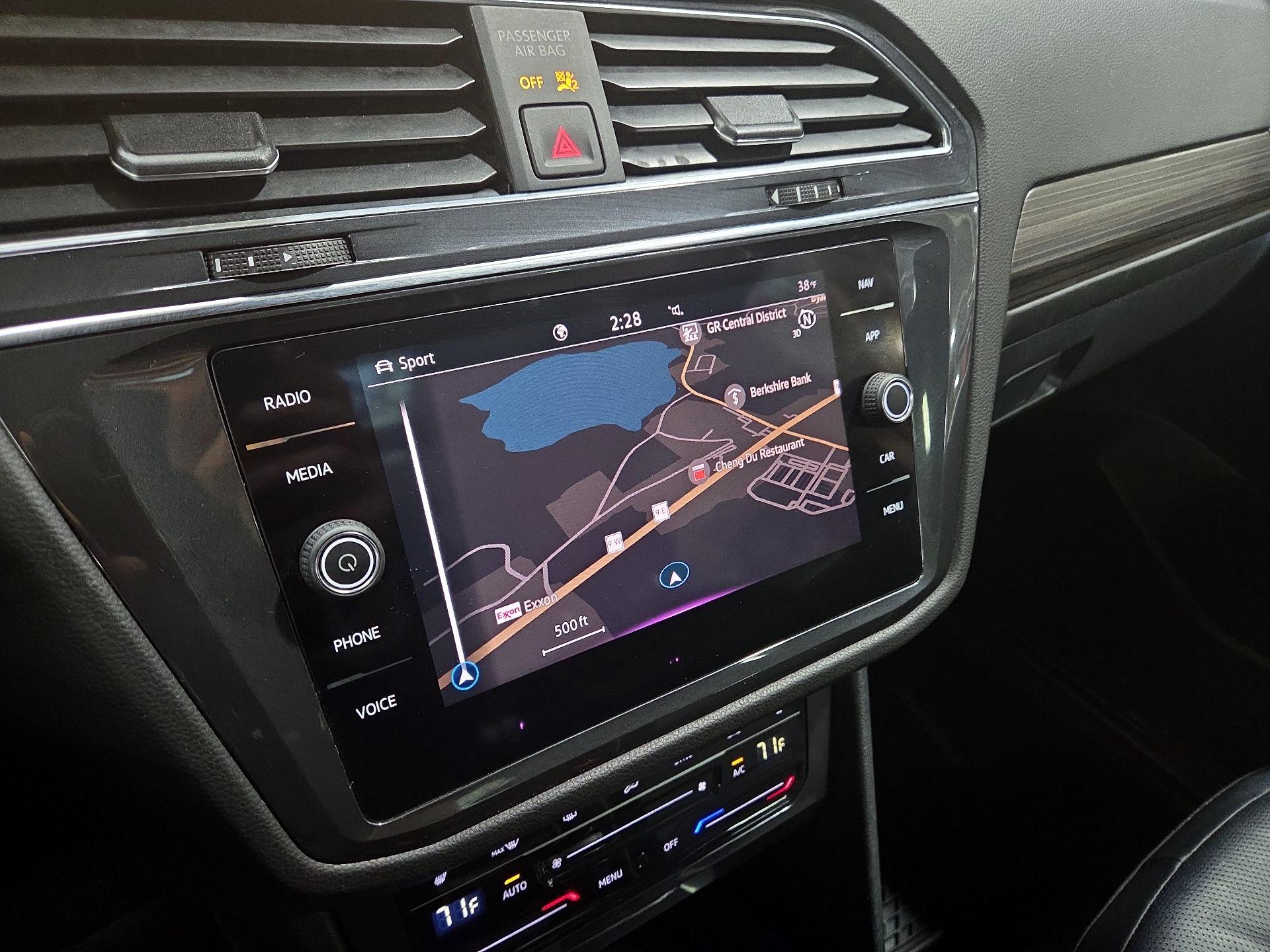 Thumbnail: 2022 Volkswagen Tiguan - 14