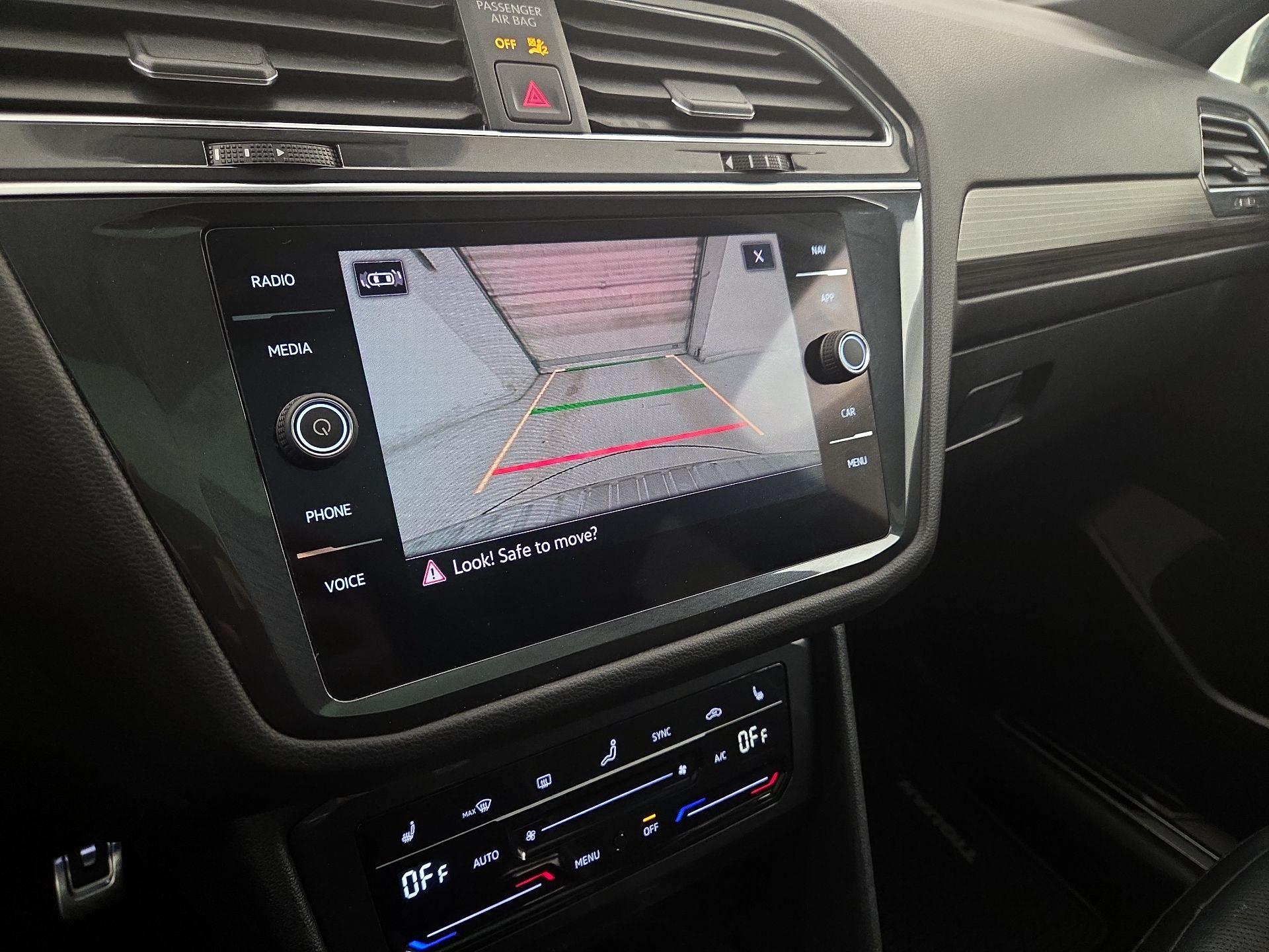 Thumbnail: 2022 Volkswagen Tiguan - 15