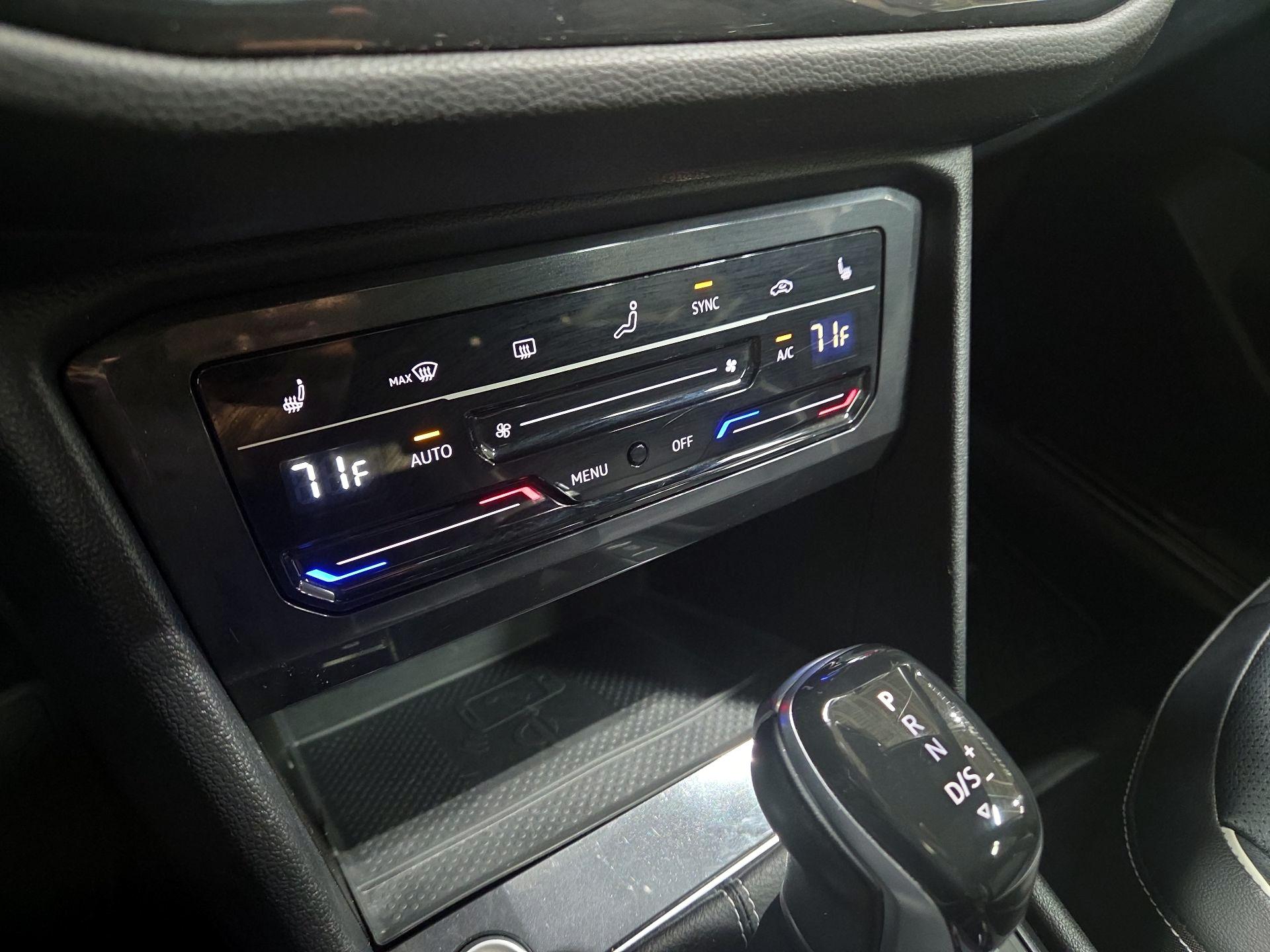 Thumbnail: 2022 Volkswagen Tiguan - 17