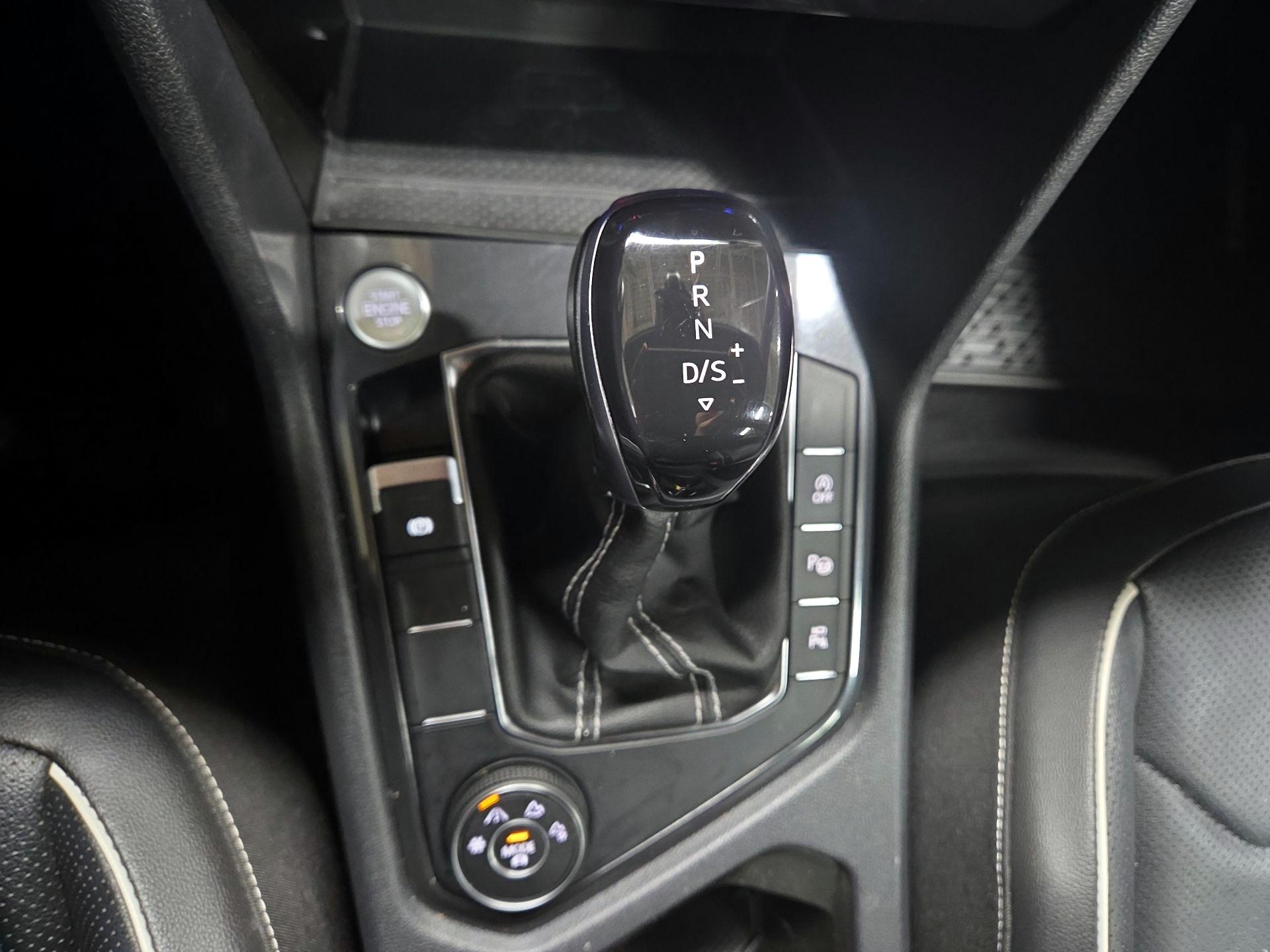 Thumbnail: 2022 Volkswagen Tiguan - 18