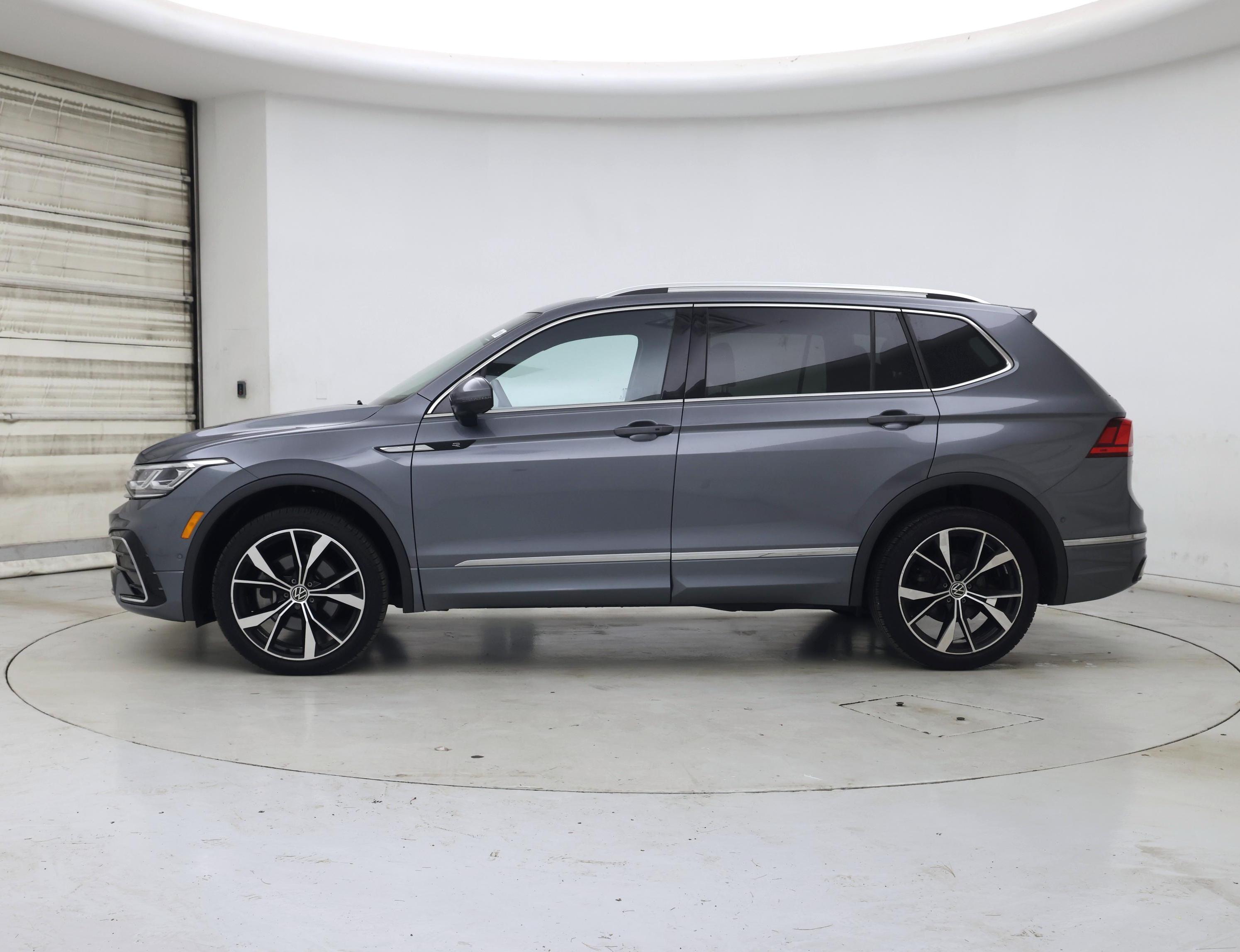 Thumbnail: 2022 Volkswagen Tiguan - 3