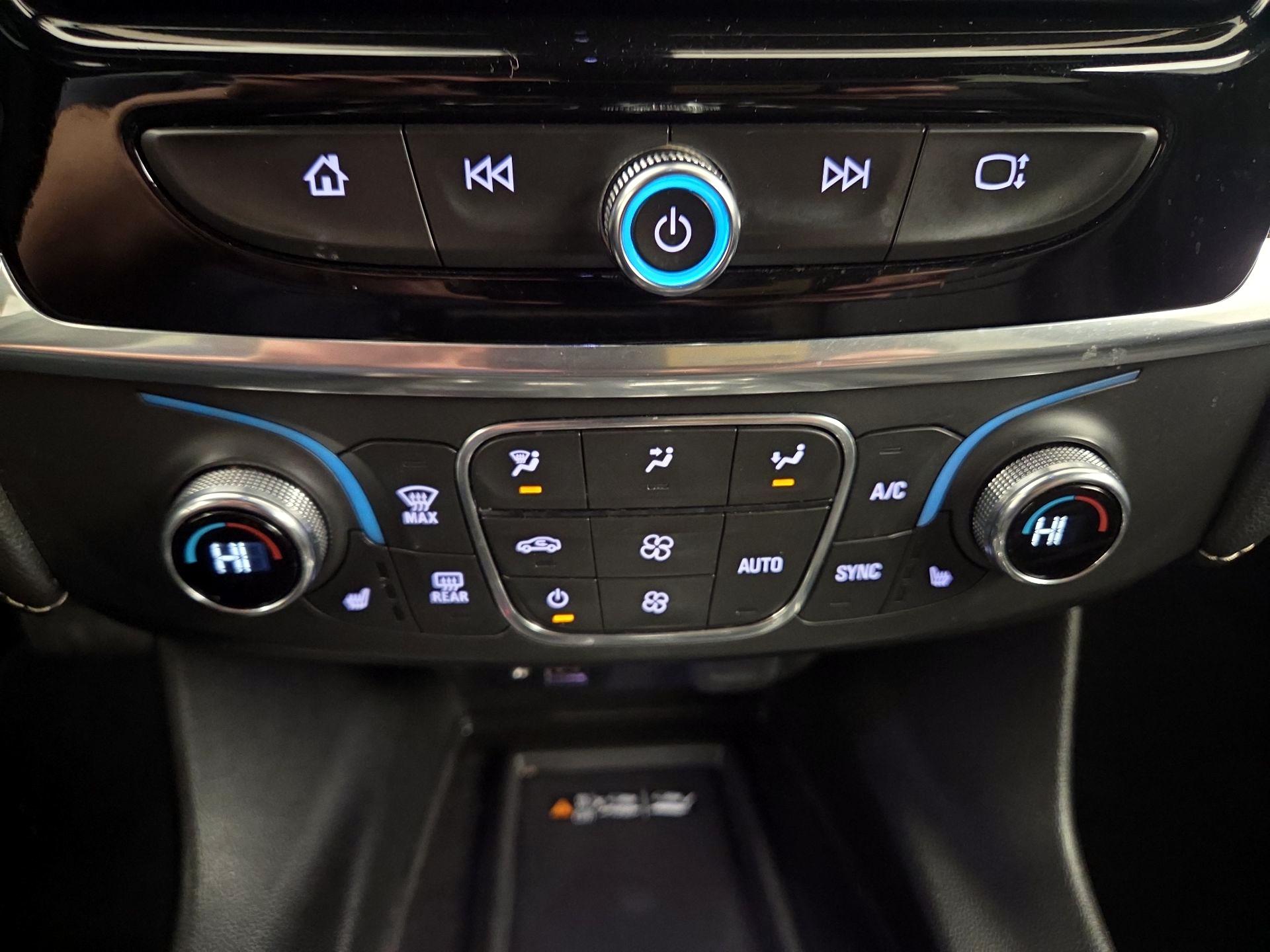 Thumbnail: 2023 Chevrolet Traverse - 16